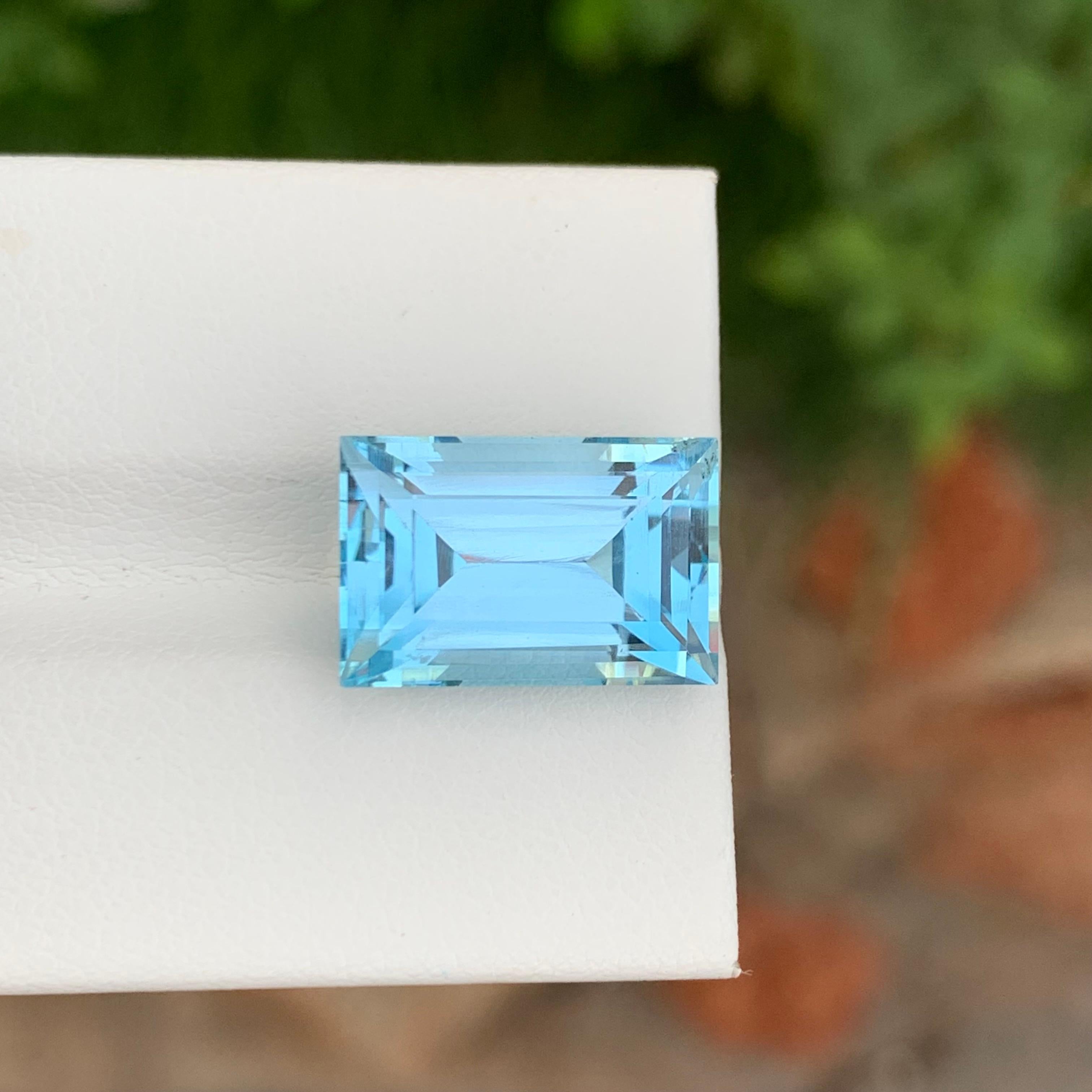 12,30 carati di stupefacente gemma di forma baguette di Topazio Blu per collana In condizioni Nuovo in vendita a Peshawar, PK