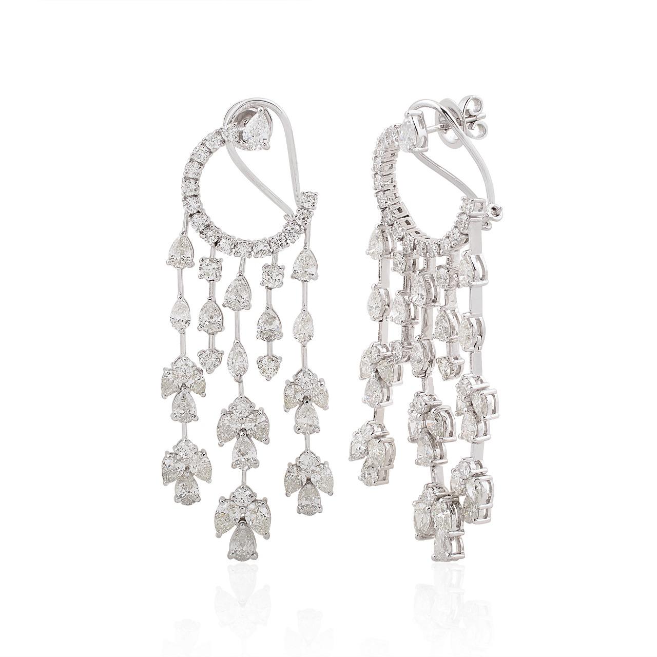 Contemporain Boucles d'oreilles chandelier écailles de neige en or blanc 14 carats avec diamants 12,30 carats en vente