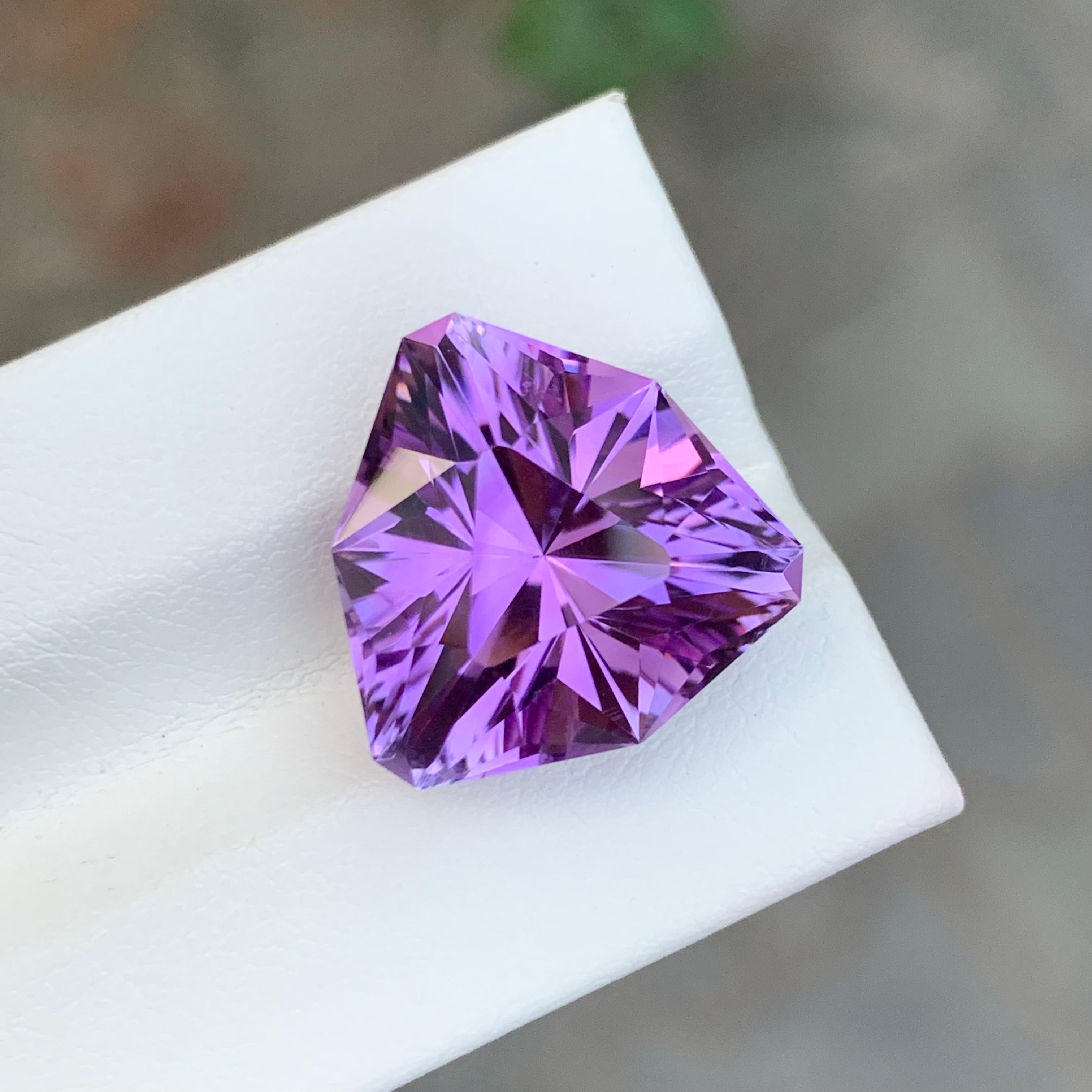 12,30 Karat Natürlicher loser Amethyst Schildform Edelstein (Arts and Crafts) im Angebot