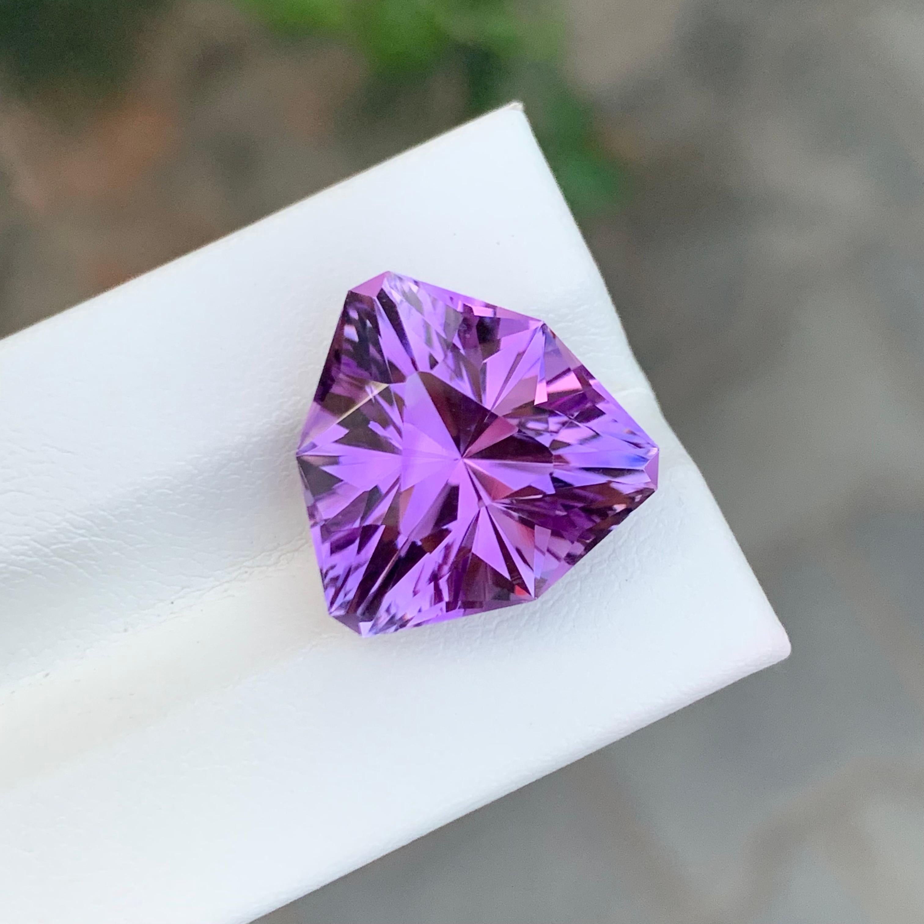 12,30 Karat Natürlicher loser Amethyst Schildform Edelstein im Zustand „Neu“ im Angebot in Peshawar, PK