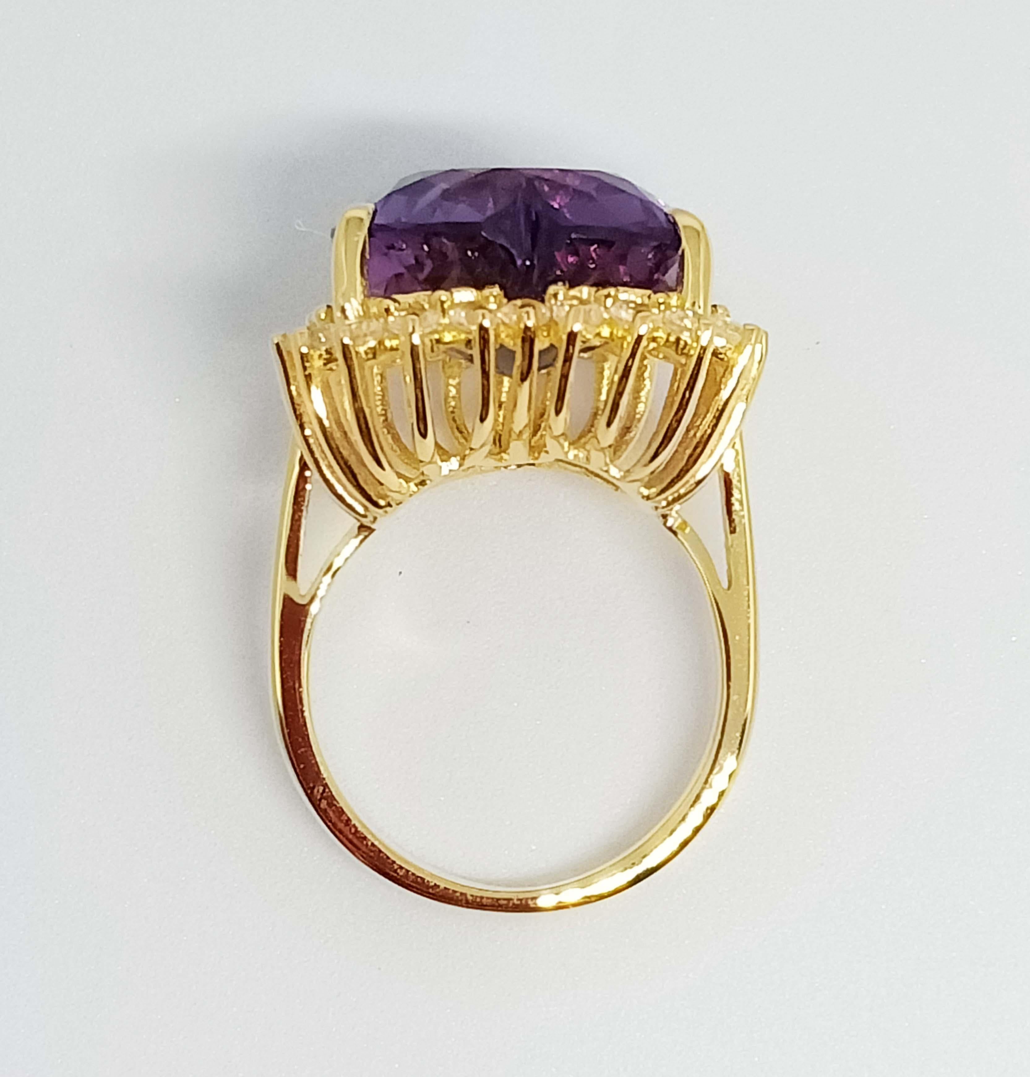 Women's 12.30cts Amethyst ring.Sterling Silver in 18K Gold Plated For Sale