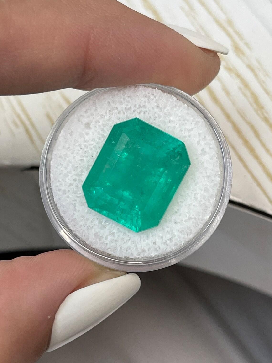 12,31 Karat 15,5x13 Blaugrüner kolumbianischer Smaragd im Smaragdschliff Mai Geburtsstein im Smaragdschliff im Zustand „Neu“ im Angebot in Jupiter, FL