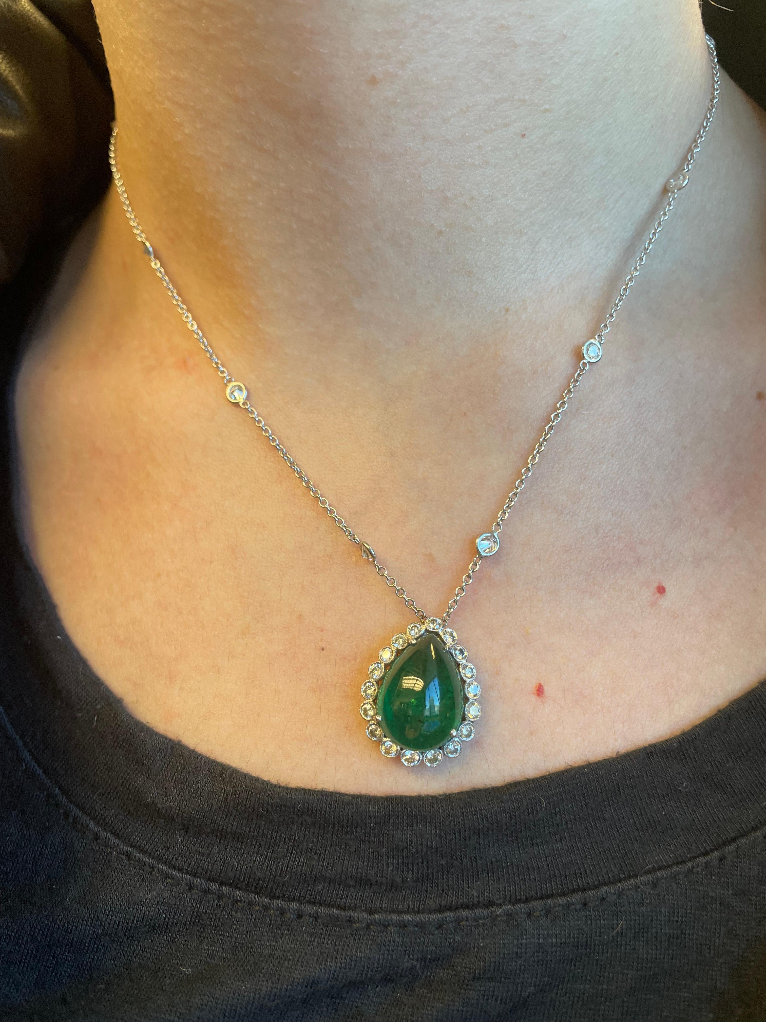Alexander Beverly Hills - Collana con smeraldo cabochon a pera e diamanti 18k da 12,31 ct. in vendita 1
