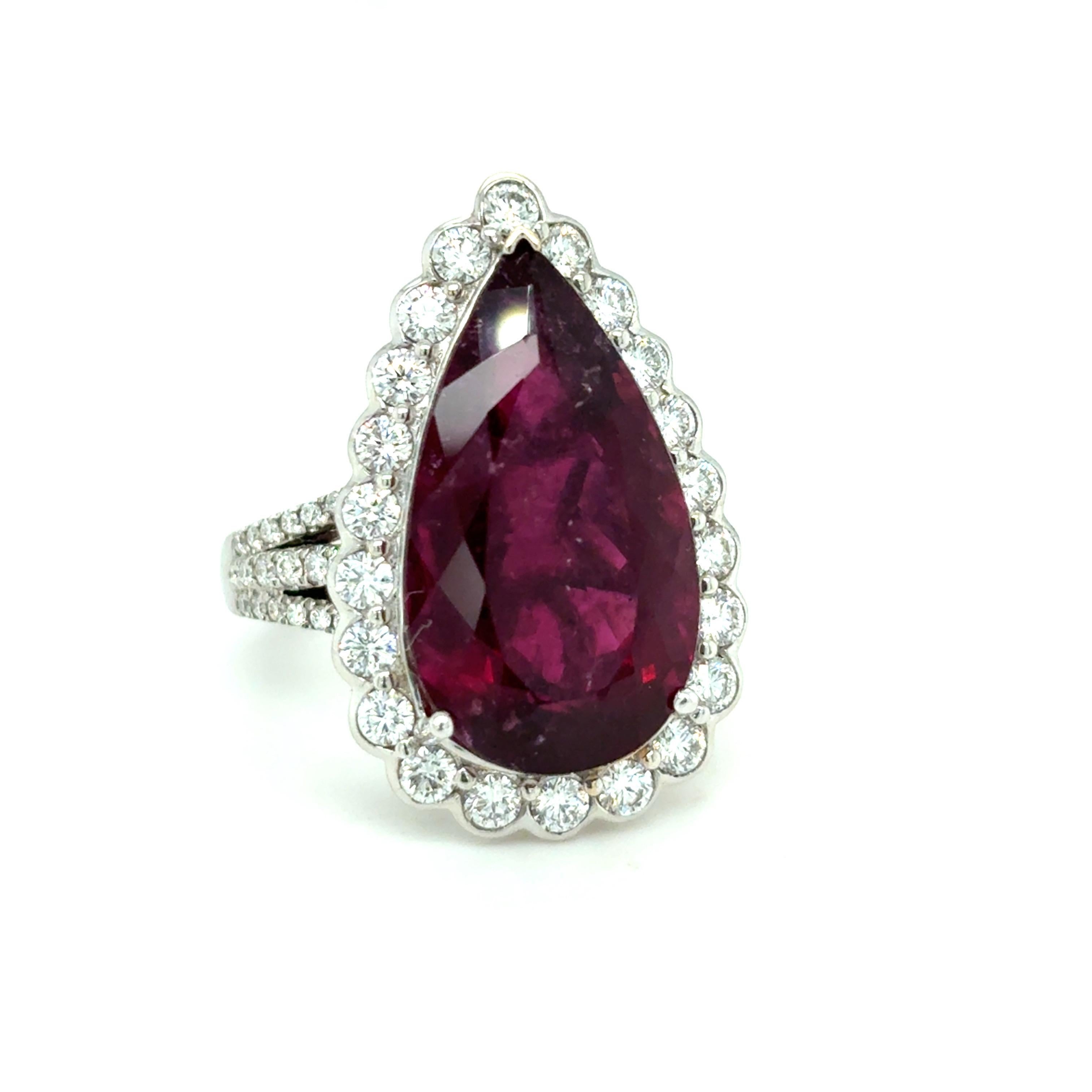 Anillo de cóctel con diamantes y turmalina rubelita talla pera de 12,33 quilates Artesano en venta