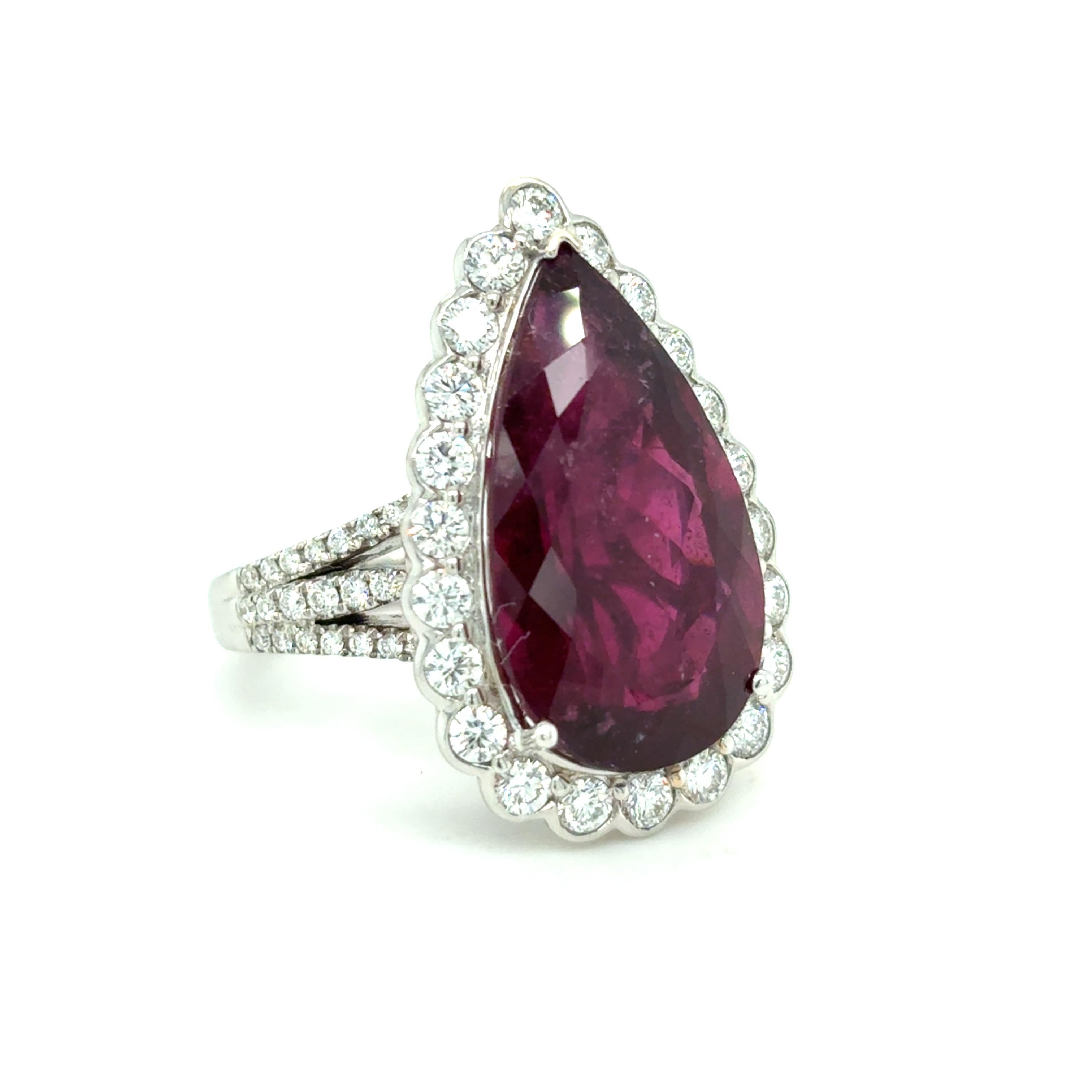 Anillo de cóctel con diamantes y turmalina rubelita talla pera de 12,33 quilates en Nuevo estado para la venta en Trumbull, CT