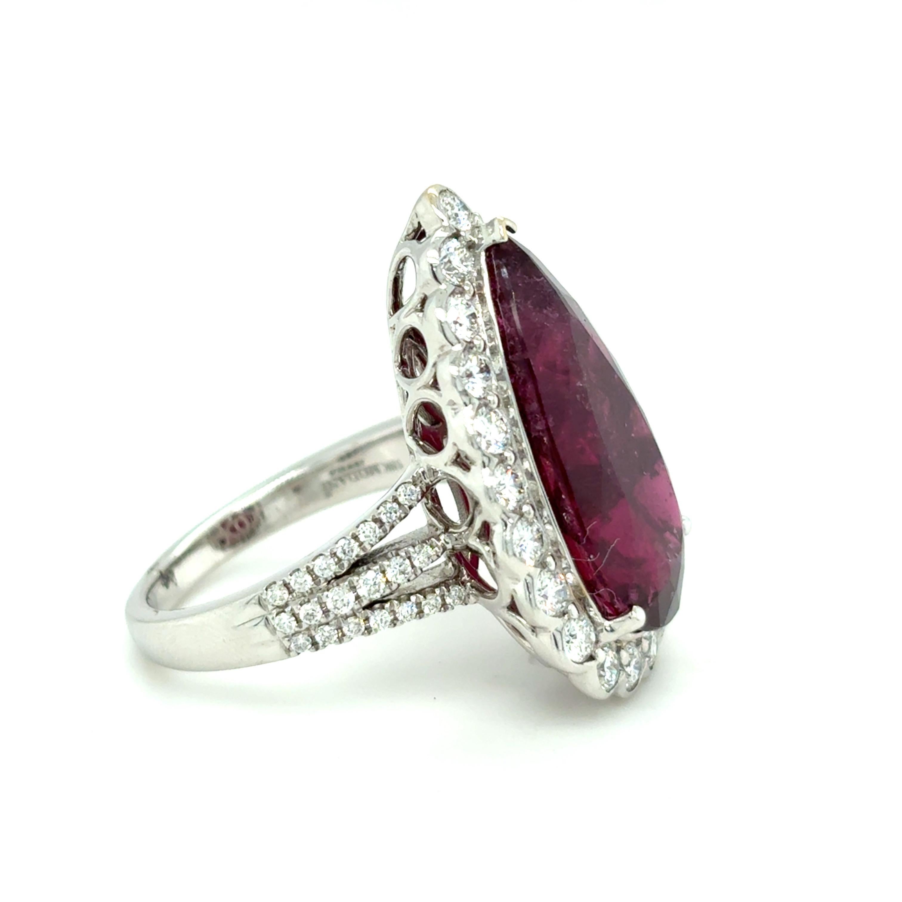 De las mujeres Anillo de cóctel con diamantes y turmalina rubelita talla pera de 12,33 quilates en venta