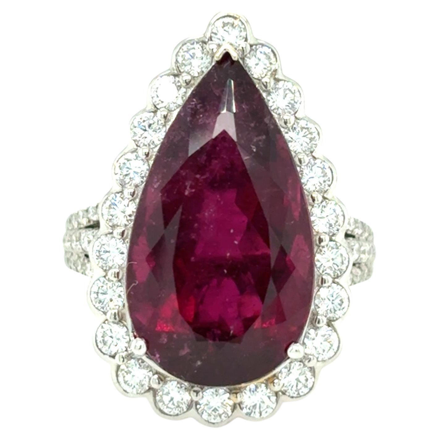Anillo de cóctel con diamantes y turmalina rubelita talla pera de 12,33 quilates