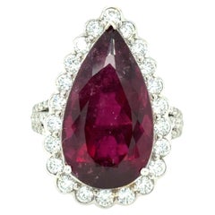 Anillo de cóctel con diamantes y turmalina rubelita talla pera de 12,33 quilates