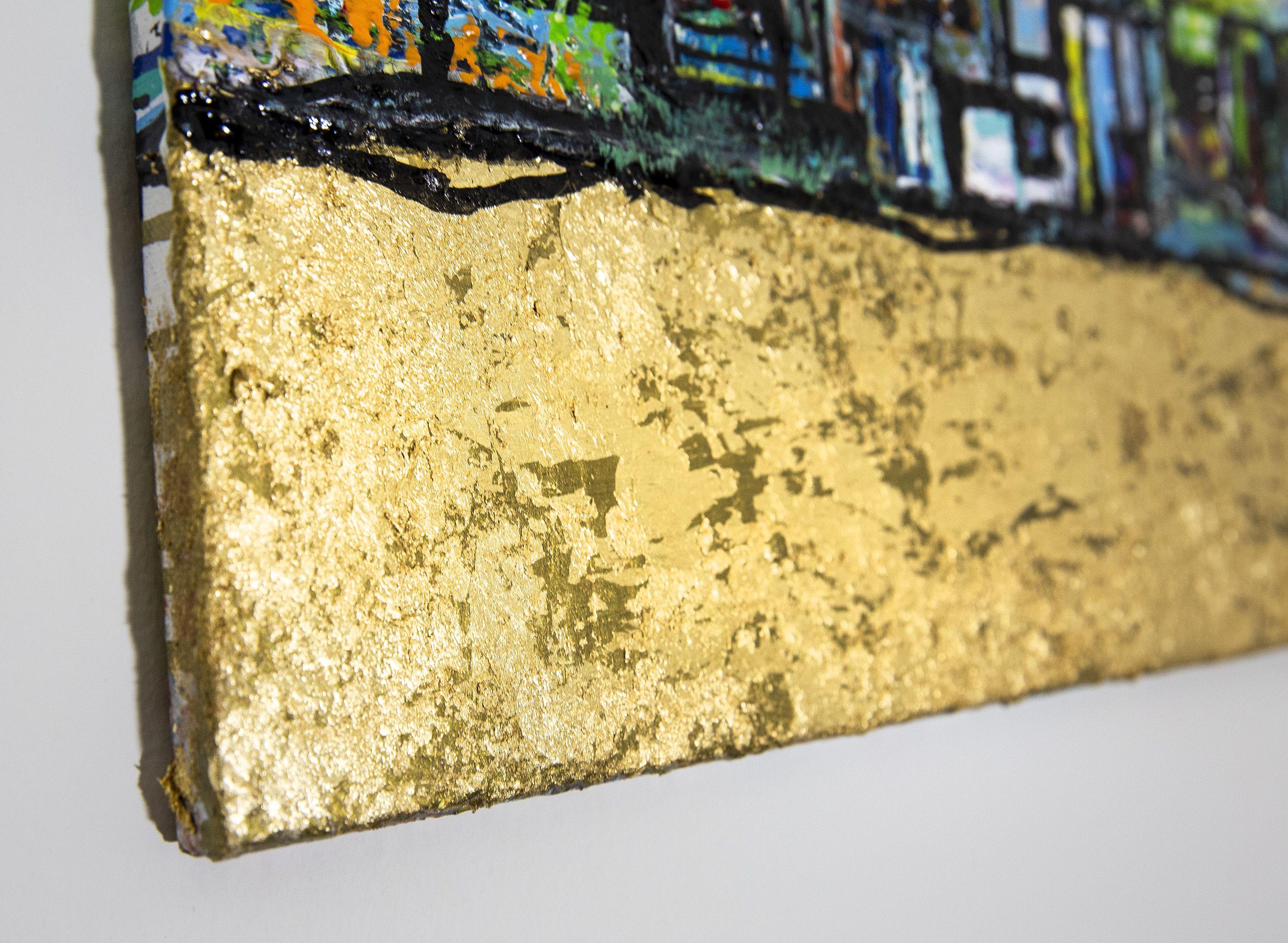 Geometrie e colori vivaci si appoggiano su un blocco di foglia d'oro lucente che sovrasta la città. :: Pittura :: Astratta :: Questo pezzo viene fornito con un certificato ufficiale di autenticità firmato dall'artista :: Pronto da appendere: Yes ::