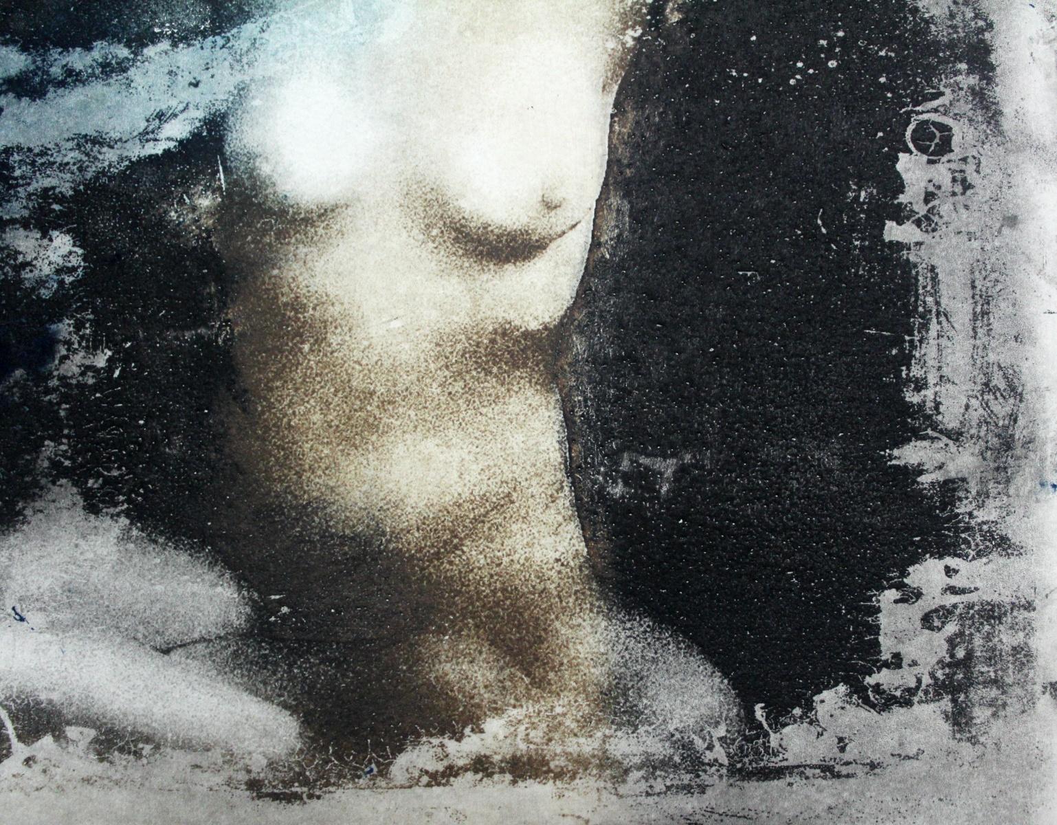 Nu - XXIe siècle, imprimé figuratif, noir et blanc - Noir Nude Print par Anna Mikke