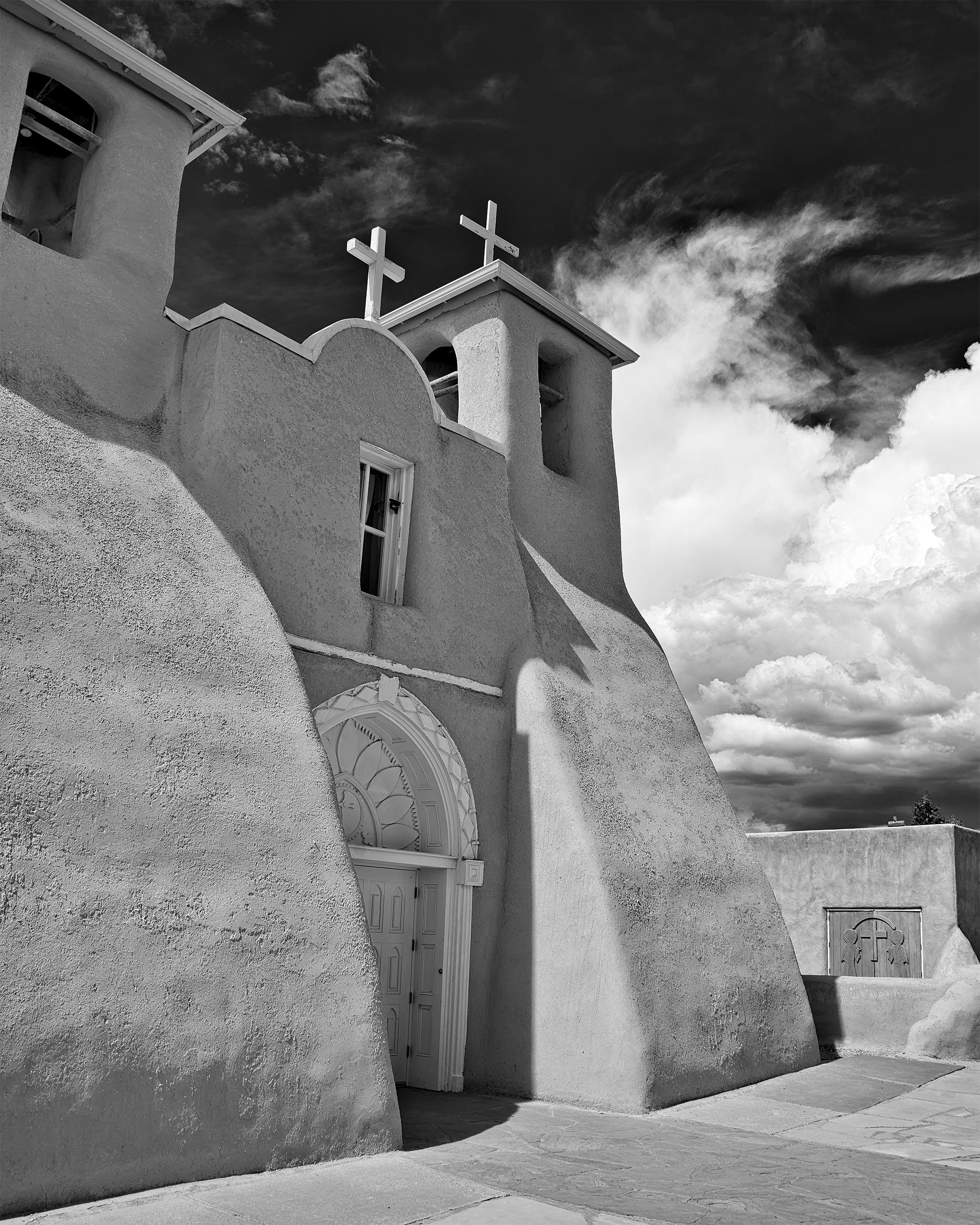 Daniel Ashe Black and White Photograph – Mission Kirche -ACRYLIC/METALL PRINT WALL ART, Fotografie, C-Typ