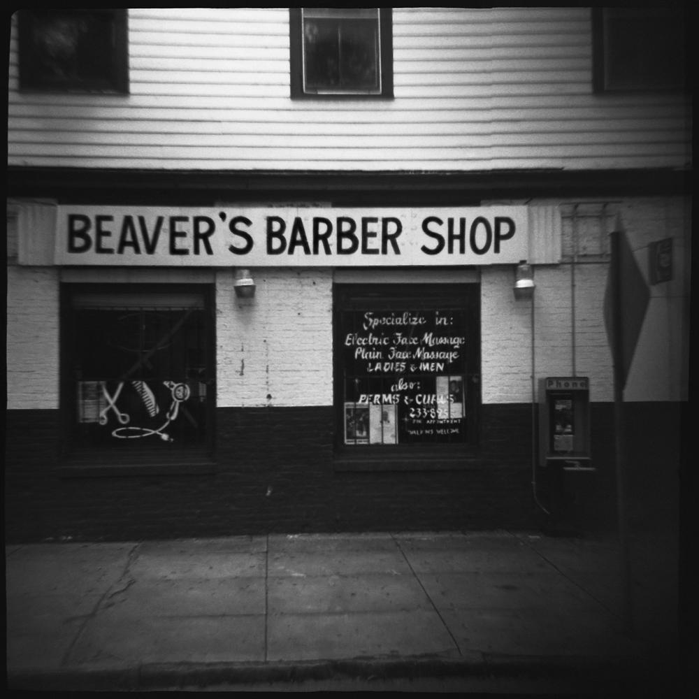 Daniel Grant Black and White Photograph – BEAVERS, Fotografie, Archivtinte Jet