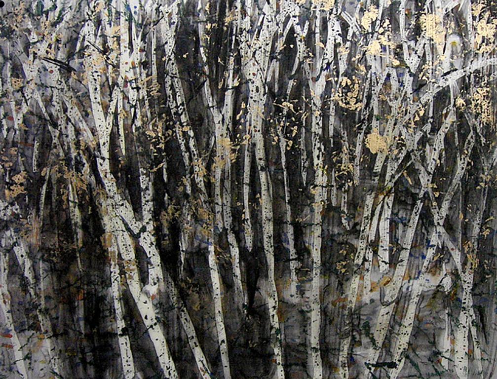 Birch abstrait, technique mixte foncée, mylar, arbres, abstraction, couleurs sourdes avec or