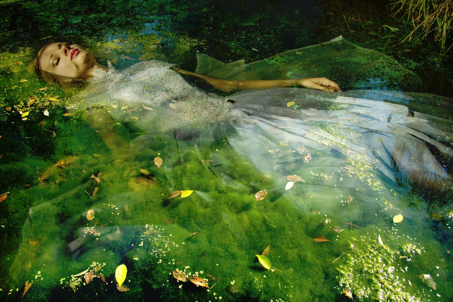 Viet Ha Tran Color Photograph – Take me to your dreams Ophelia IV, Fotografie, C-Typ