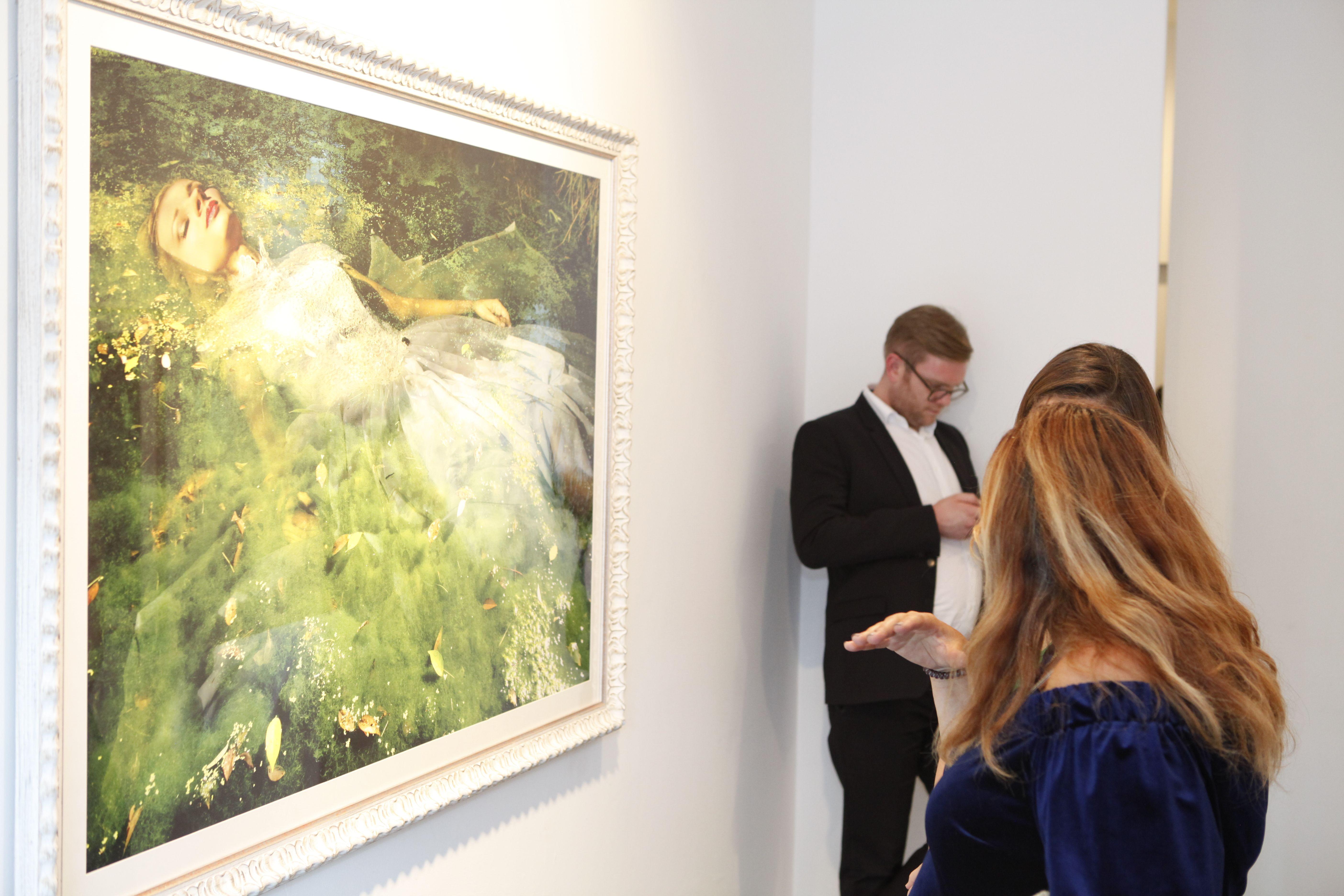 Take me to your dreams Ophelia IV, Fotografie, C-Typ – Photograph von Viet Ha Tran
