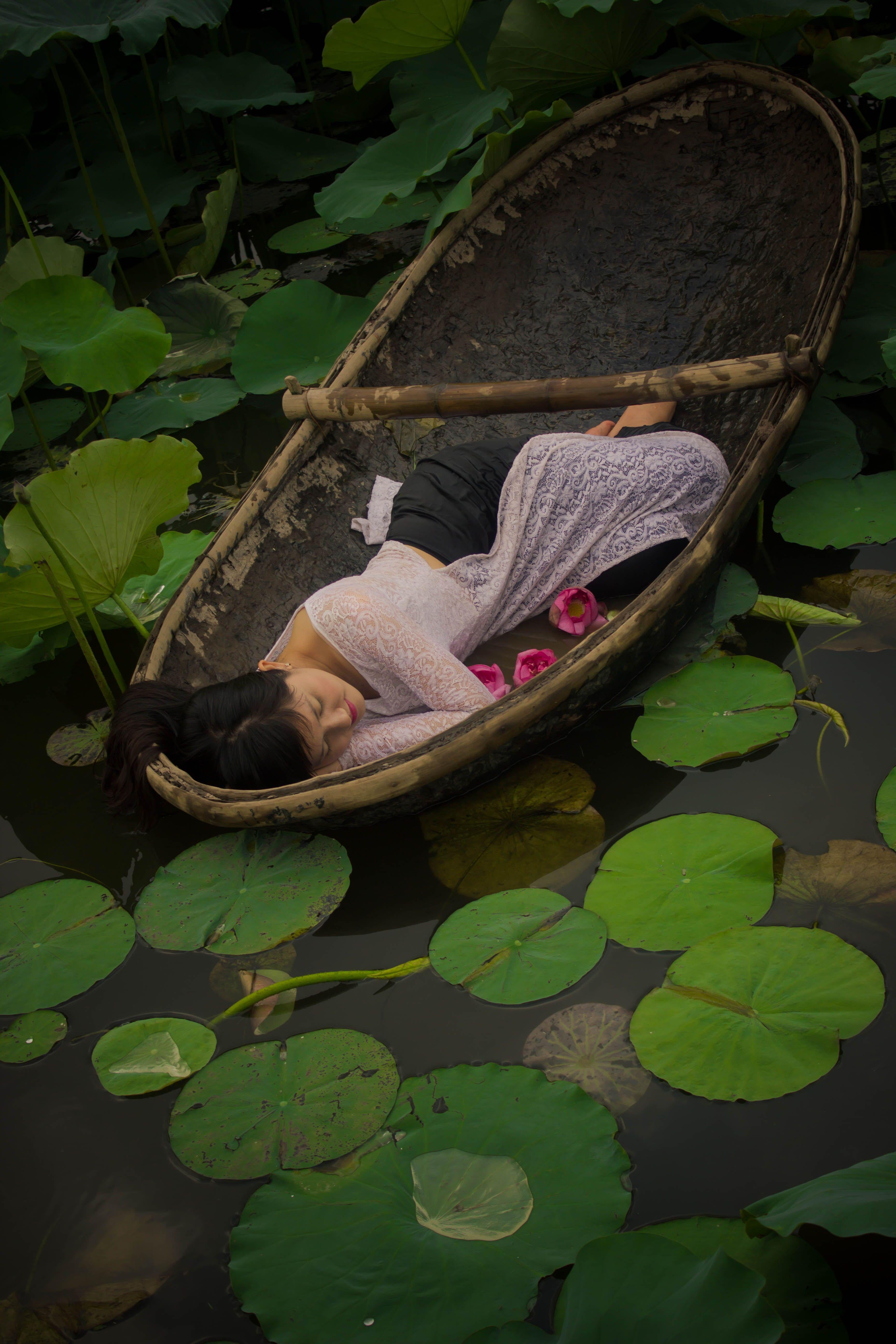Color Photograph Viet Ha Tran - Le lac du lotus V, photographie, type C