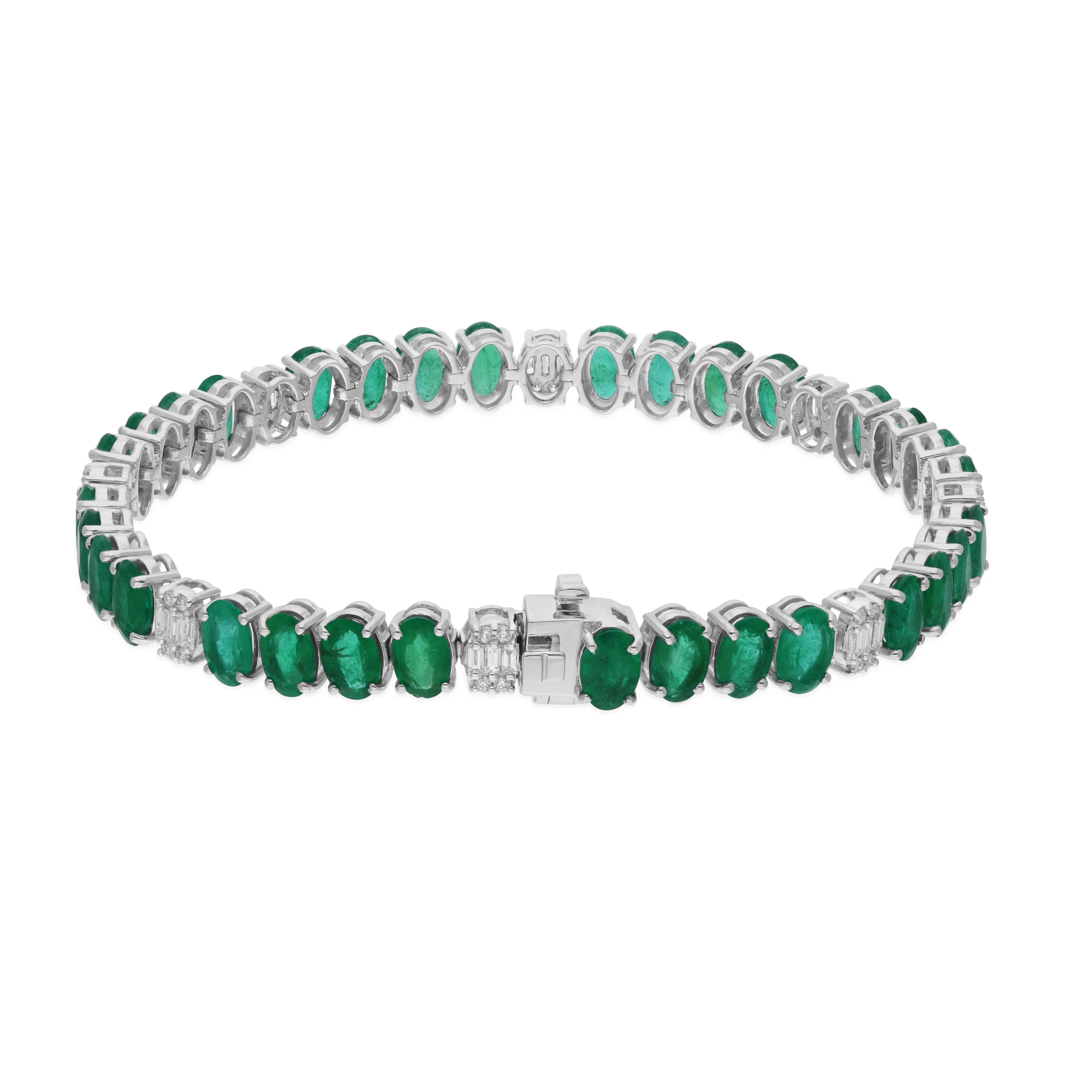 Dieses exquisite Armband aus 14-karätigem Gold ist mit einem sambischen Smaragd von 12,34 Karat und 0,67 Karat funkelnden Diamanten besetzt.

FOLLOW SPECTRUM JEWELS Storefront, um die neueste Collection'S und exklusive Stücke zu sehen. Spectrum