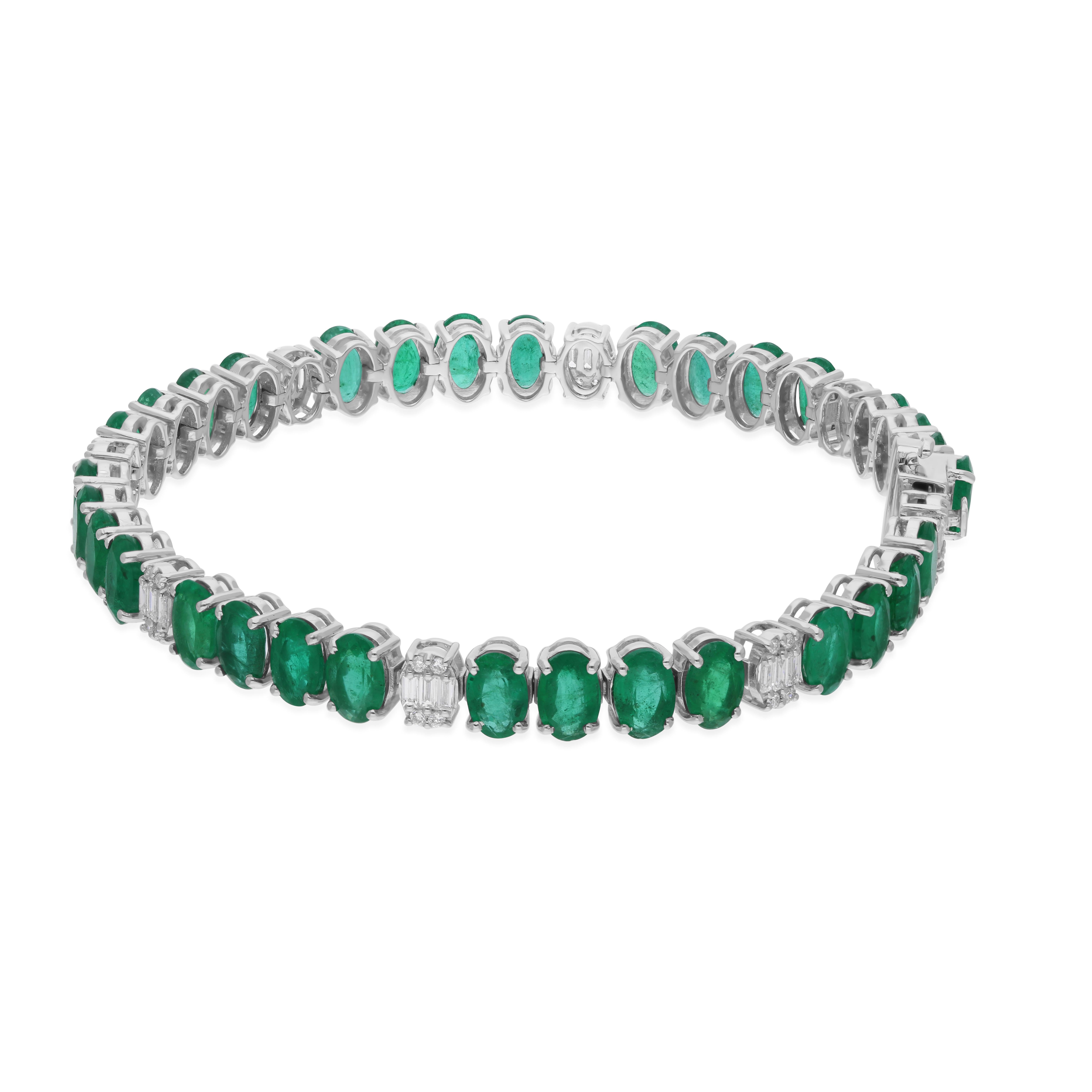 12,34 carati di smeraldo dello Zambia 0,67 carati di diamante SI/H Bracciale in oro bianco 18 carati In condizioni Nuovo in vendita a Diera, Dubai