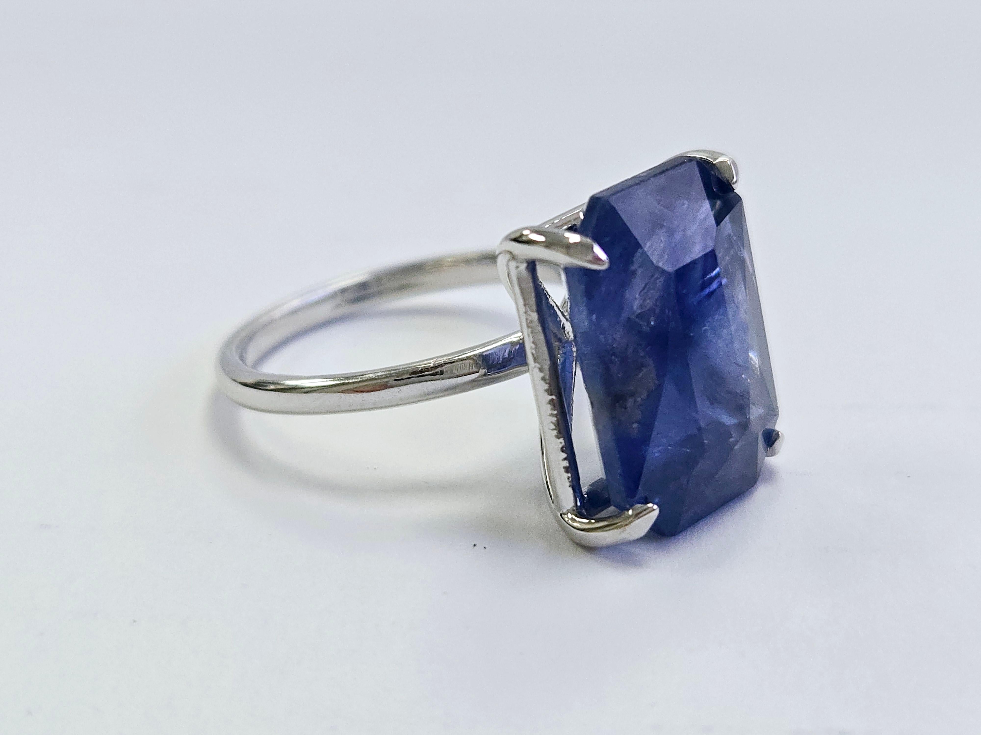 12.34 Carats Radiant Cut Natural Sapphire Ring 14 Karat White Gold In New Condition For Sale In Great Neck Plaza, NY