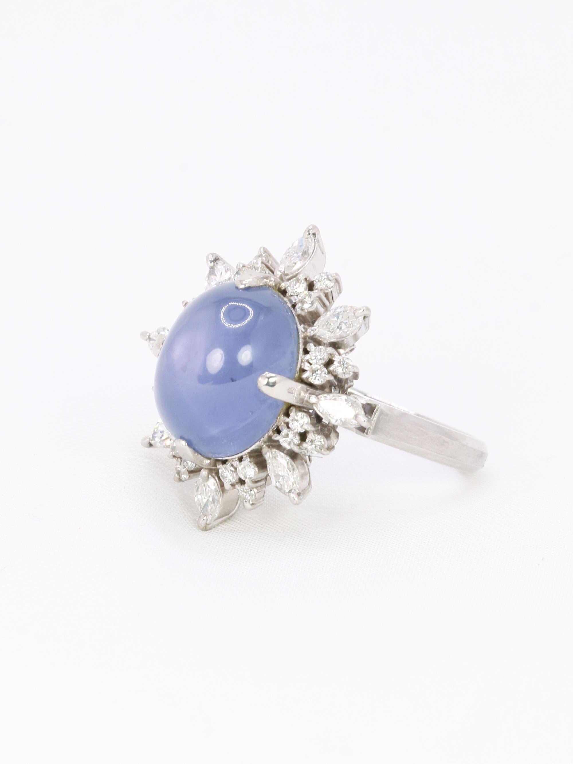 Women's 12.34 ct Ceylan Cabochon Star sapphire and diamond cluster ring For Sale
