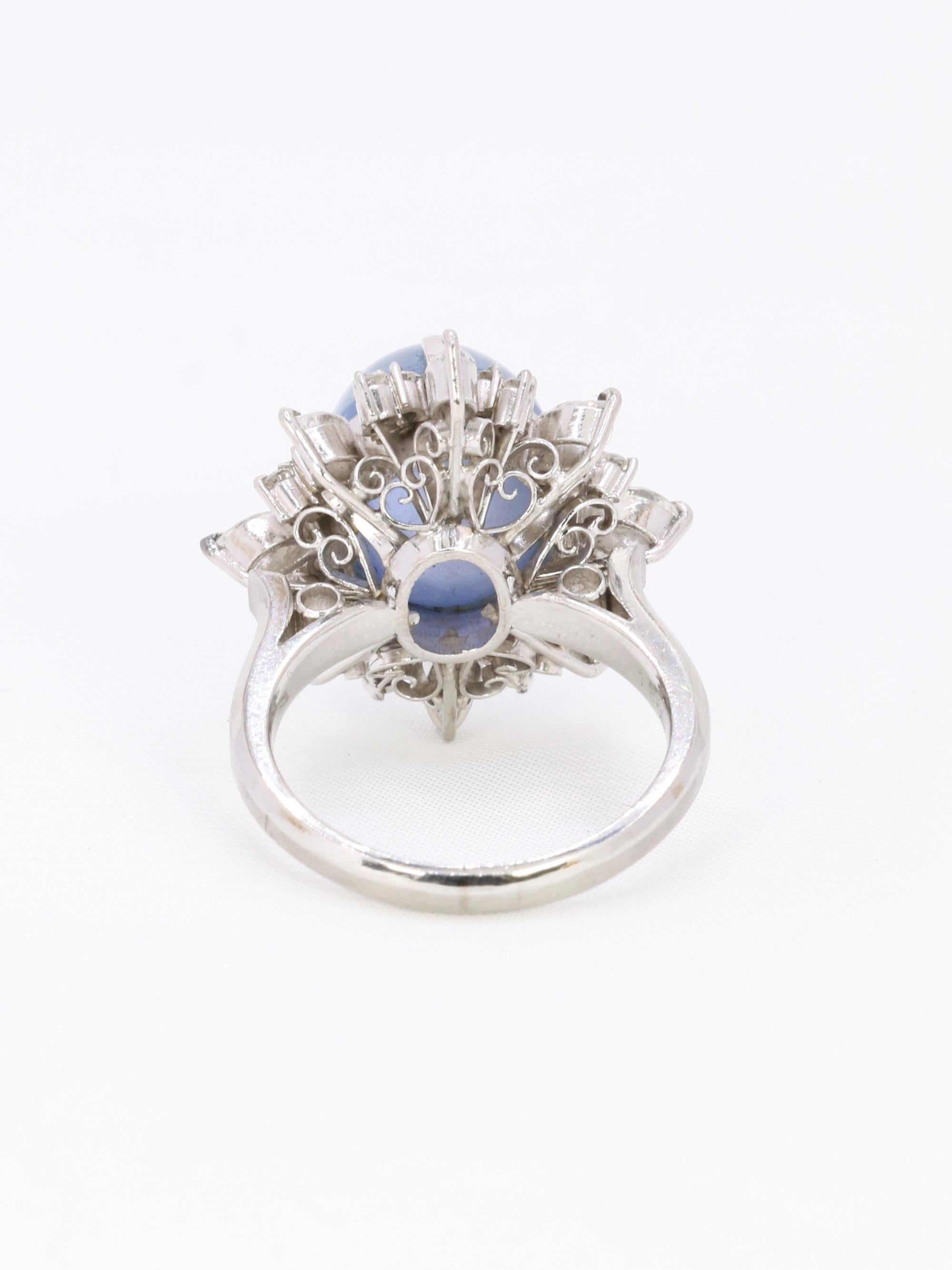 12.34 ct Ceylan Cabochon Star sapphire and diamond cluster ring For Sale 2