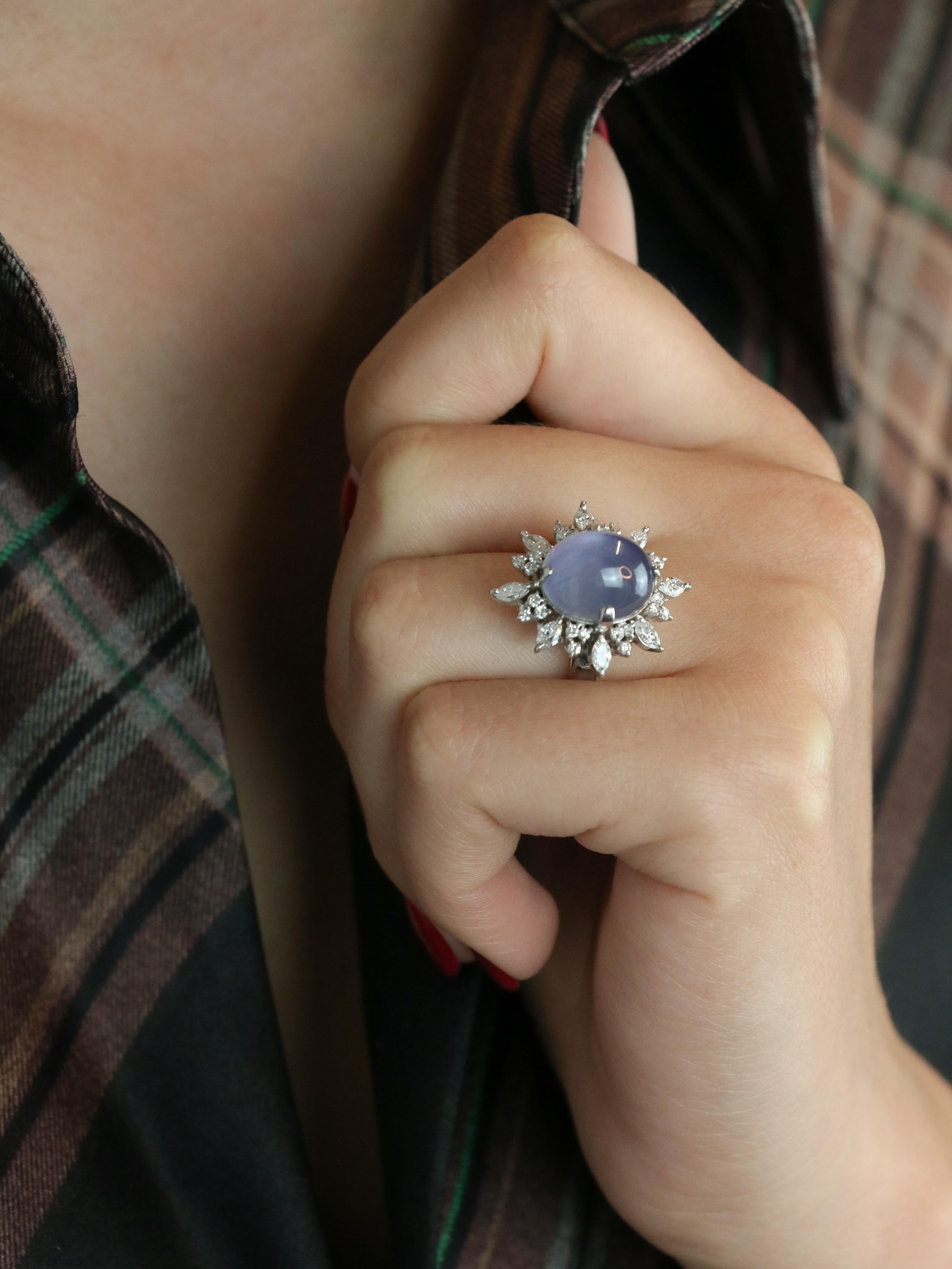 12.34 ct Ceylan Cabochon Star sapphire and diamond cluster ring For Sale 4