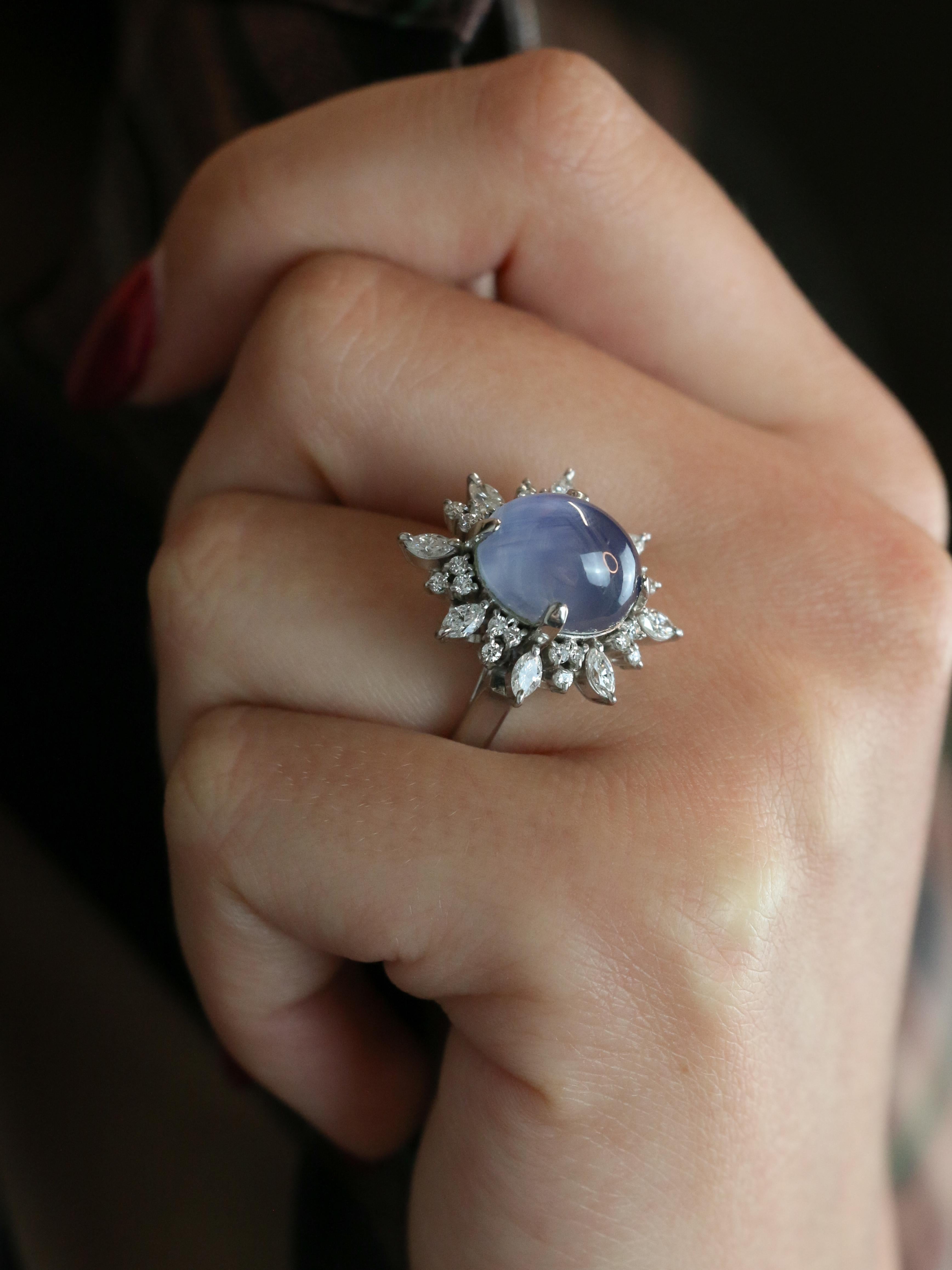 12.34 ct Ceylan Cabochon Star sapphire and diamond cluster ring For Sale 5