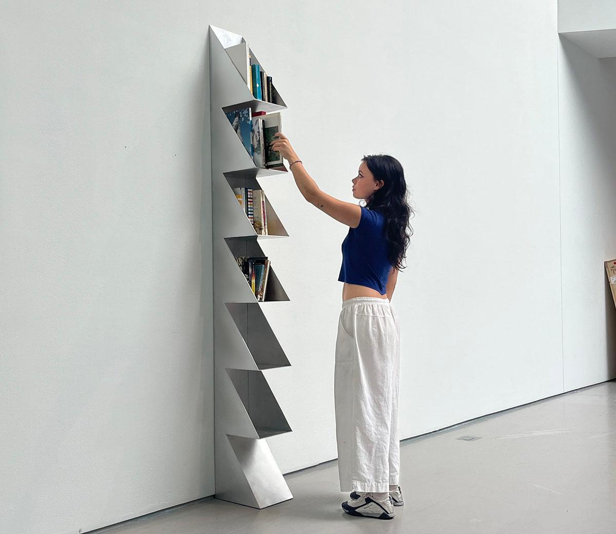 Bibliothèque en aluminium par Clay Brown 1234567 en vente 1