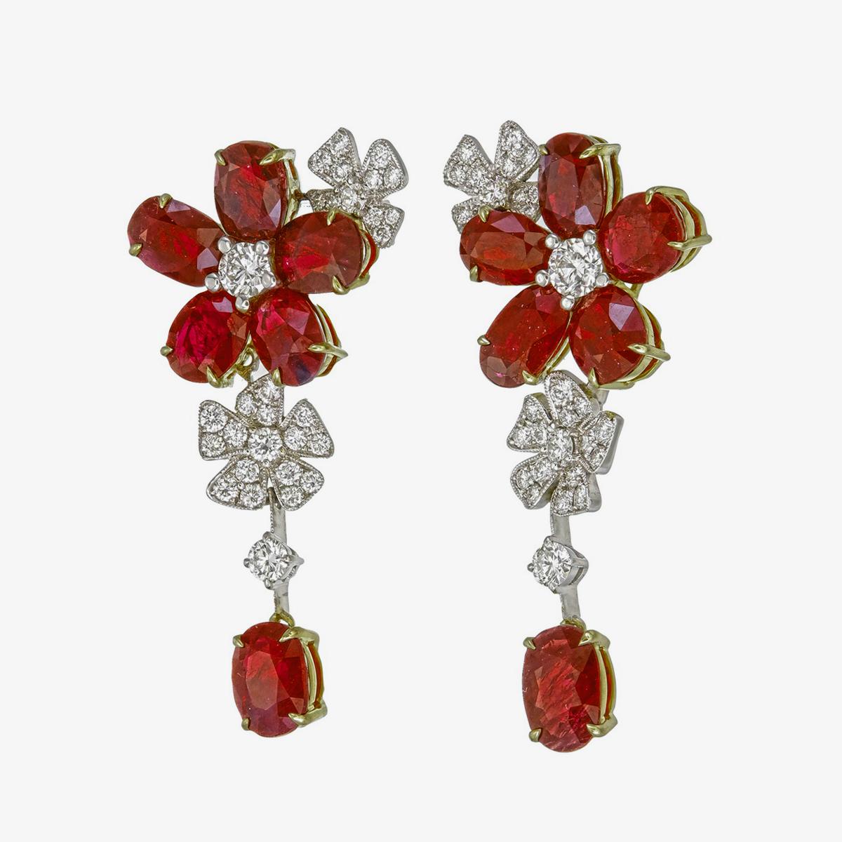 Taglio rotondo Orecchini con rubino di Birmania senza calore e diamanti da 12,35 carati in oro bianco da 18 carati in vendita