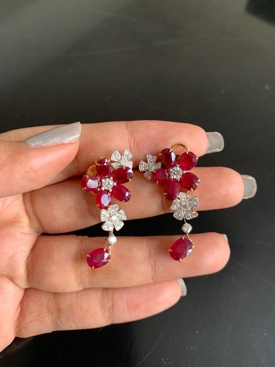 Orecchini con rubino di Birmania senza calore e diamanti da 12,35 carati in oro bianco da 18 carati In condizioni Nuovo in vendita a Bangkok, TH