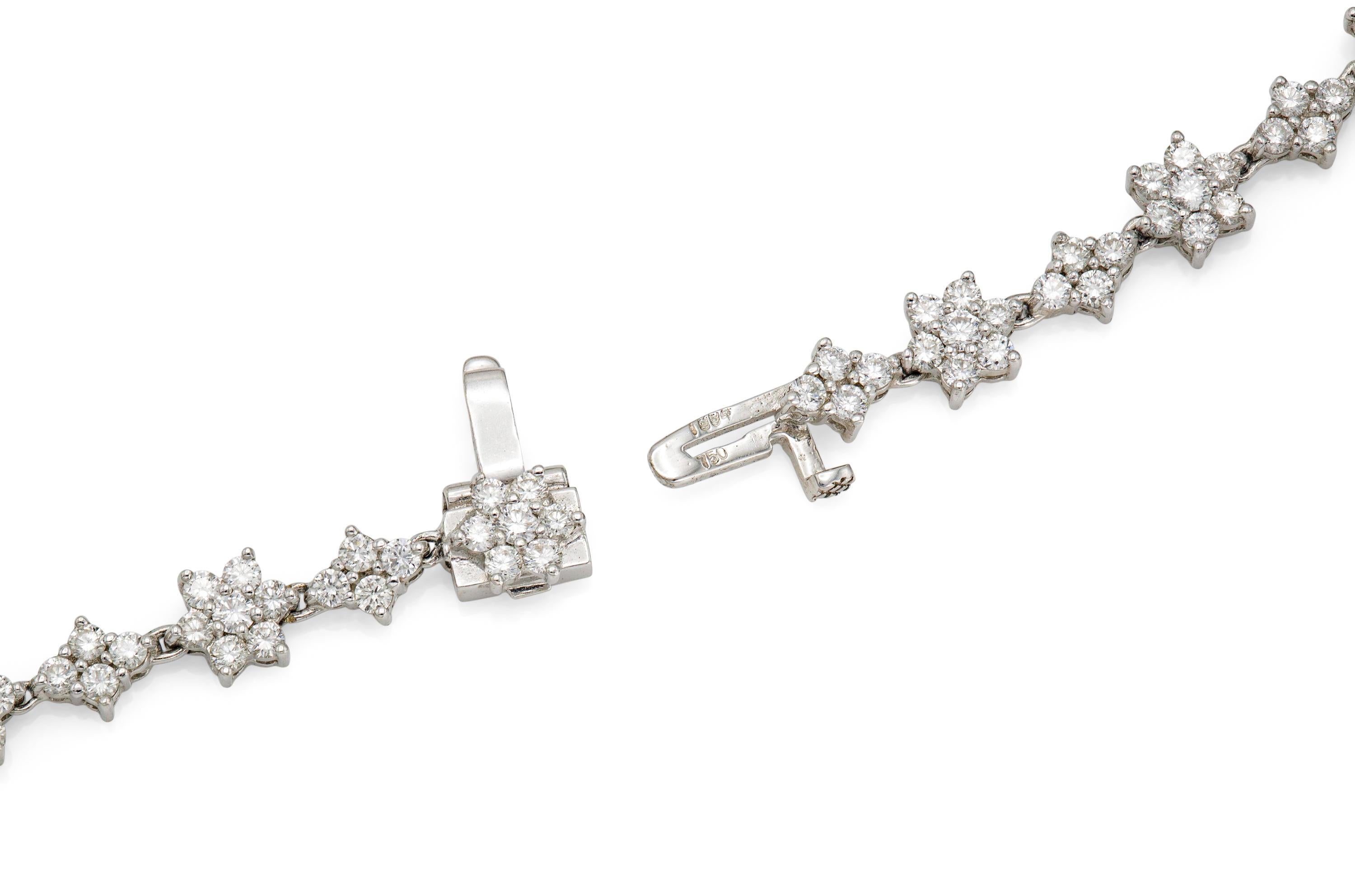 Collana con gocce di smeraldo a forma di pera da 12,36 carati e diamanti da 21,30 carati In condizioni buone in vendita a New York, NY