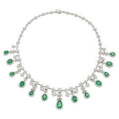 Collana con gocce di smeraldo a forma di pera da 12,36 carati e diamanti da 21,30 carati