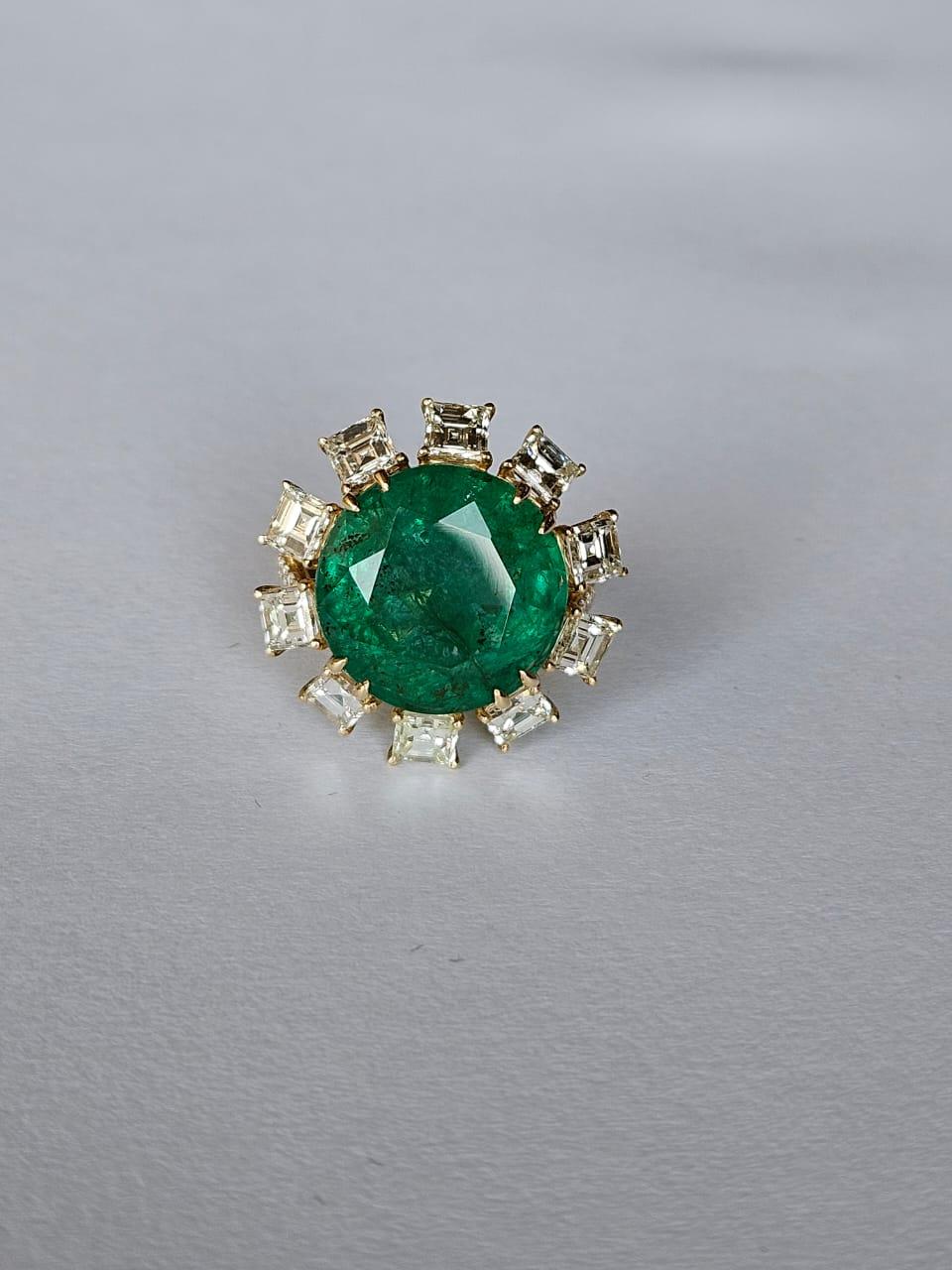 Round Cut 12.39 carats, natural Zambian Emerald & Yellow princess Diamonds Cocktail Ring For Sale