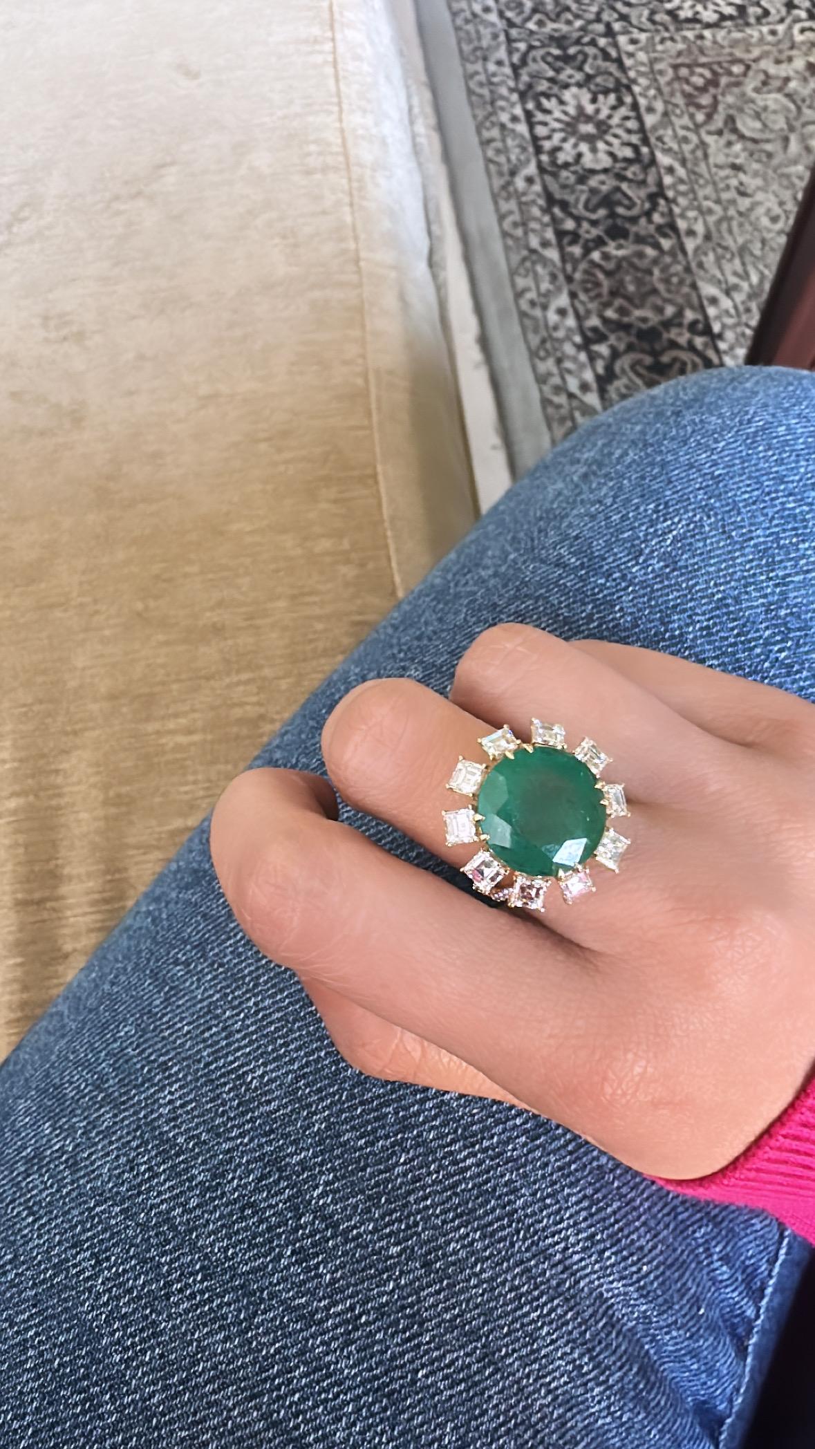 Women's or Men's 12.39 carats, natural Zambian Emerald & Yellow princess Diamonds Cocktail Ring For Sale