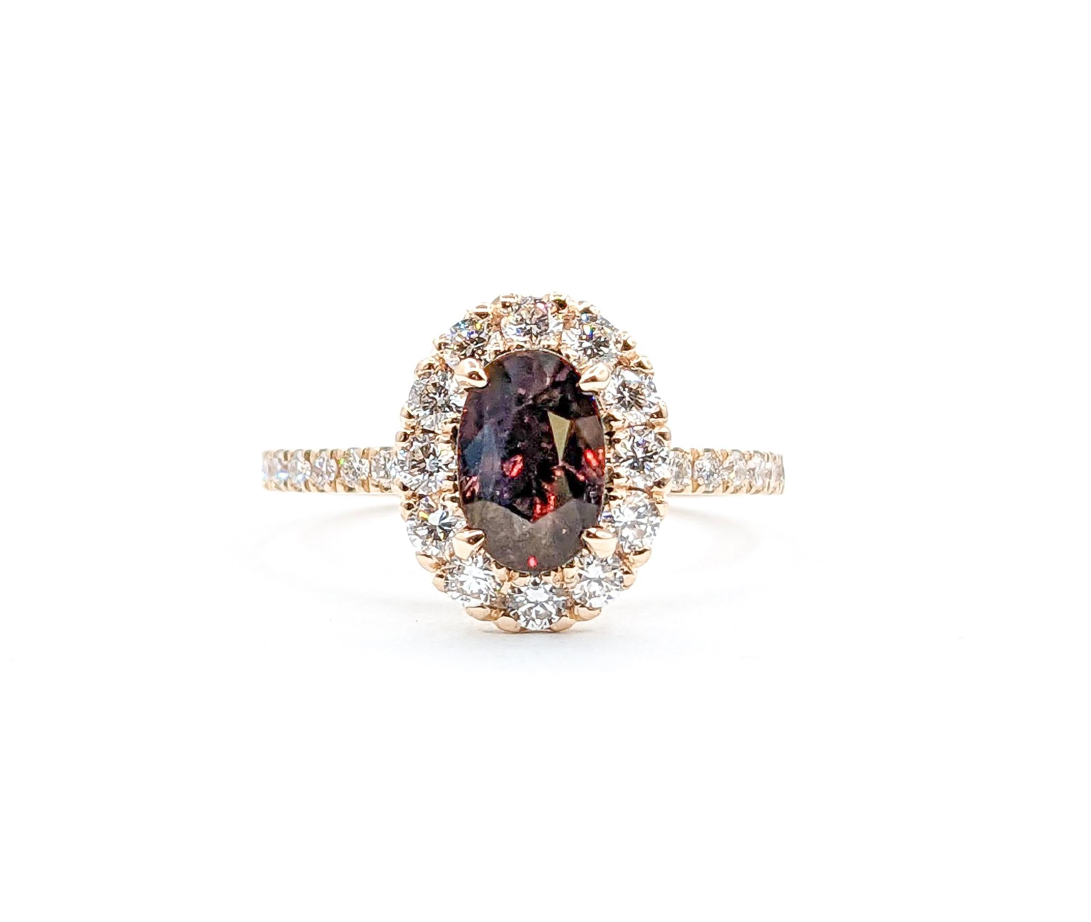 1,23ct natürlicher Madagaskar Alexandrit & Diamant Ring in Rose Gold

Dieser exquisite Ring aus natürlichem Alexandrit wurde meisterhaft in glänzendem 14-karätigem Roségold gefertigt. Sein Herzstück ist ein faszinierender 1,23ct natürlicher