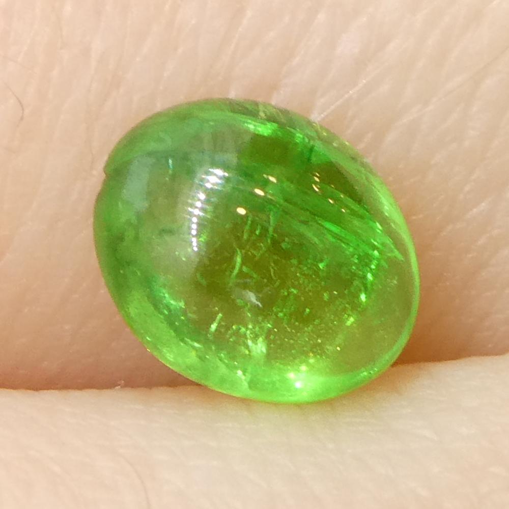 Granato ovale cabochon di tsavorite verde del Kenya, 1.23ct, non riscaldato in vendita 1
