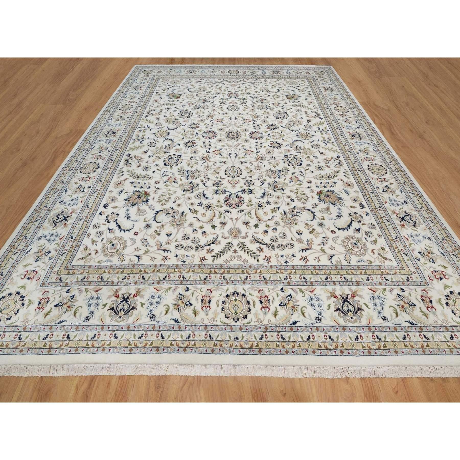 Porzellanweiß, Nain mit All-Over-Design, Wolle und Seide, 250 KPSI, weicher Flor, handgeknüpft, XL, Übergröße, Orientteppich<br /><br />Primäre MATERIALIEN: Wolle & SeideLatex: NeinFlorhöhe: 0.25 InchesStil: TraditionellHauptfarbe: