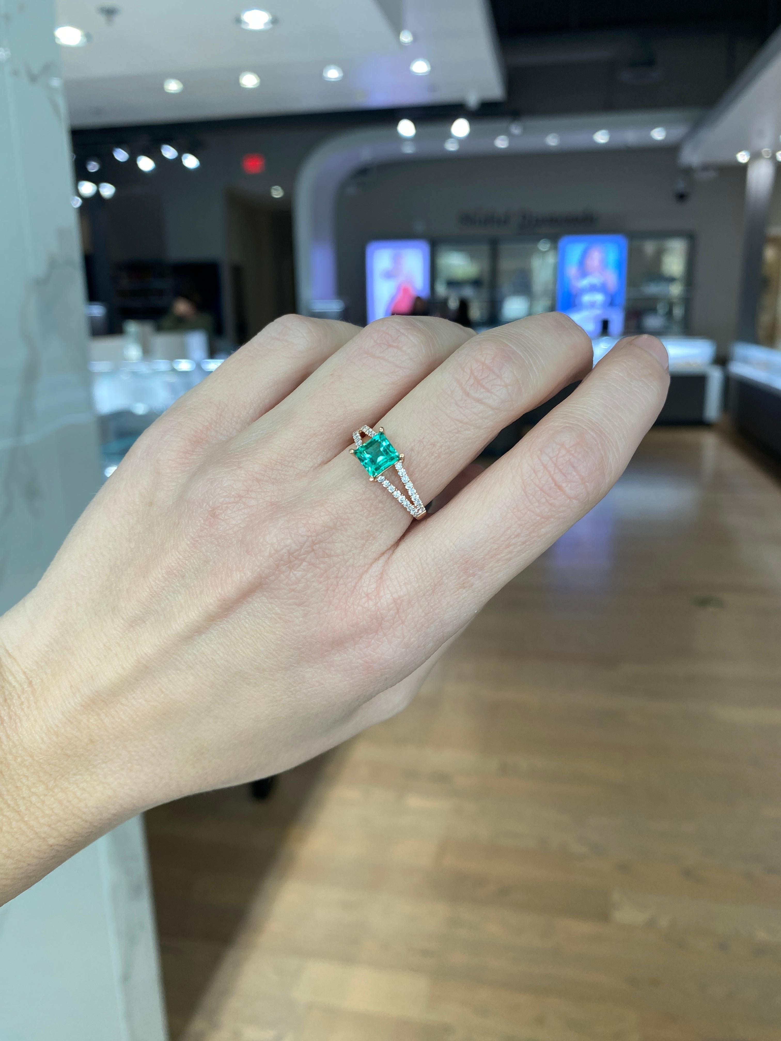 Anillo de Esmeralda Colombiana y Diamante Carré (Baguette Cuadrada) de 1,24 quilates en venta 1