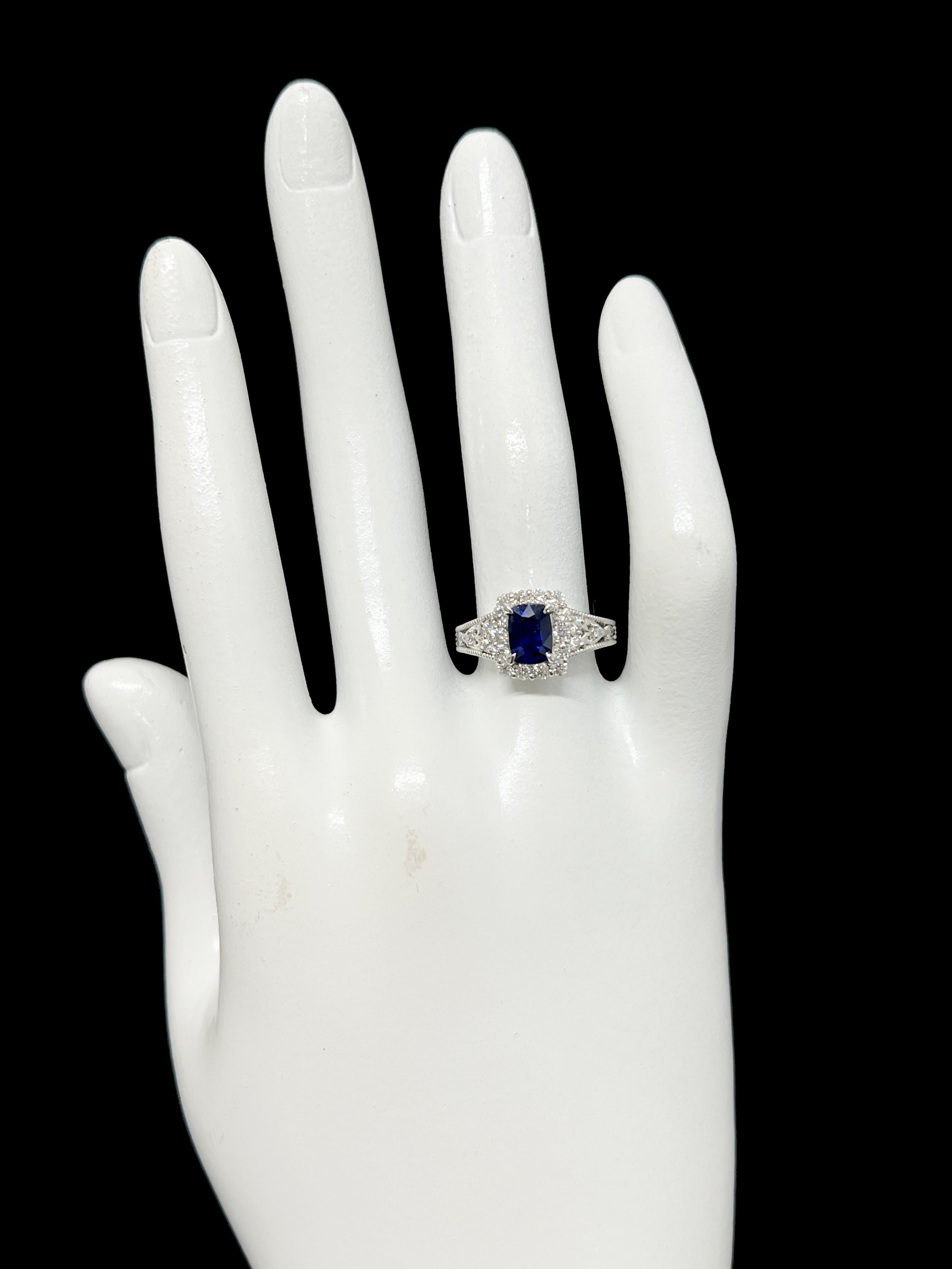 1.24 Carat Natural Royal Blue Sapphire & Diamond Ring set in Platinum For Sale 1
