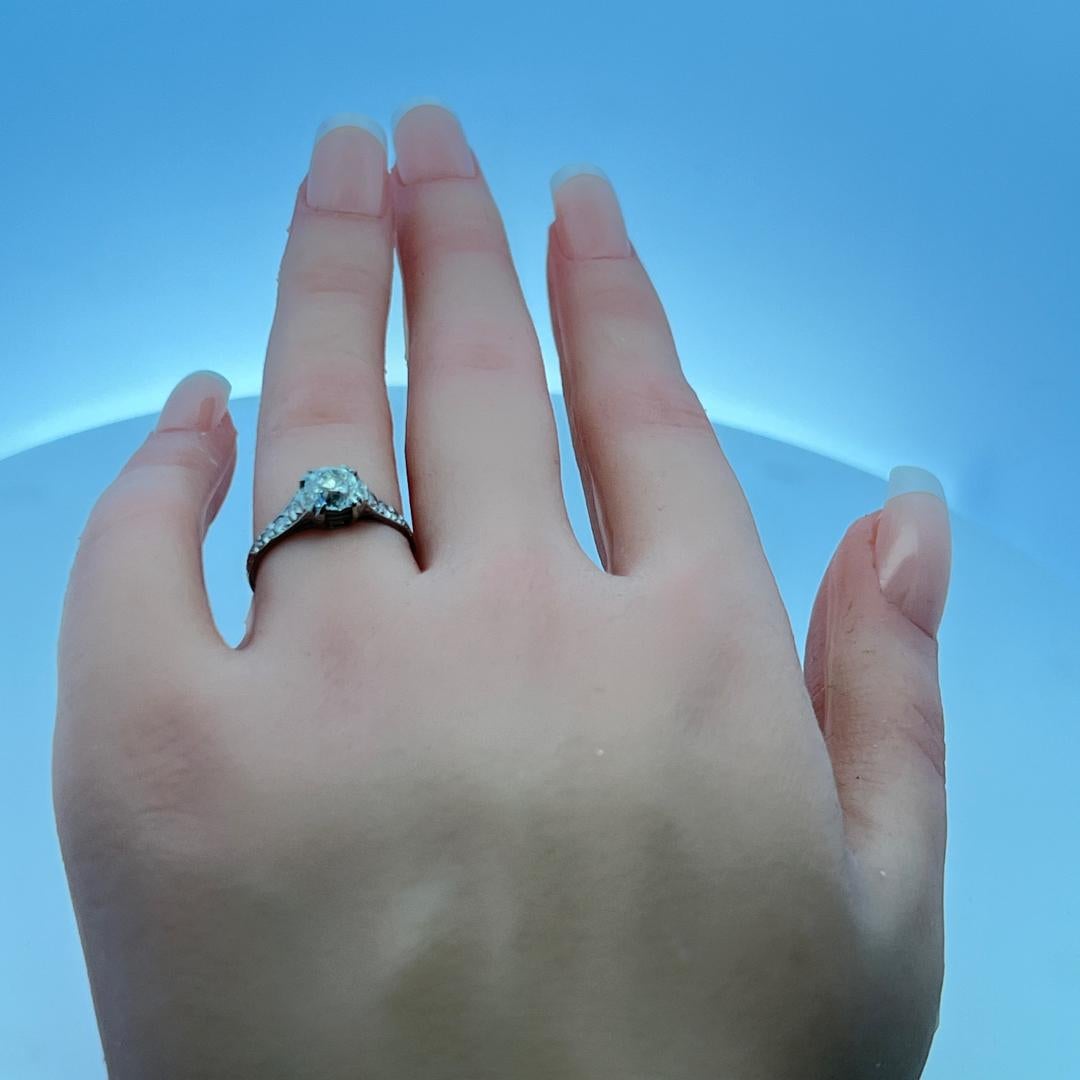 1.24 Carat Old European Cut H VS2 Diamond Platinum Engagement Ring For Sale 4