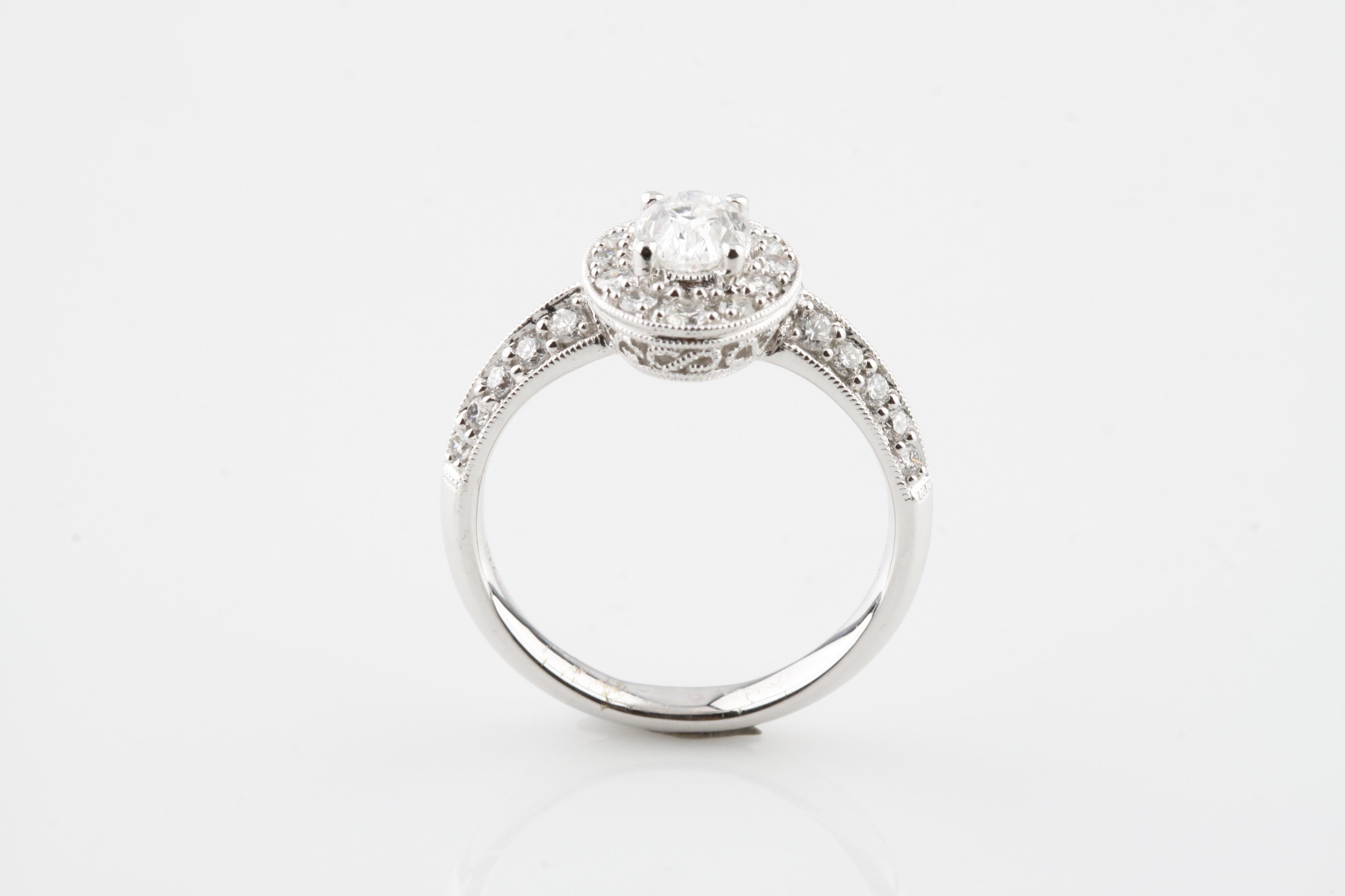1,24 Karat ovaler Diamant 18 Karat Weißgold Verlobungsring Akzente im Zustand „Hervorragend“ im Angebot in Sherman Oaks, CA