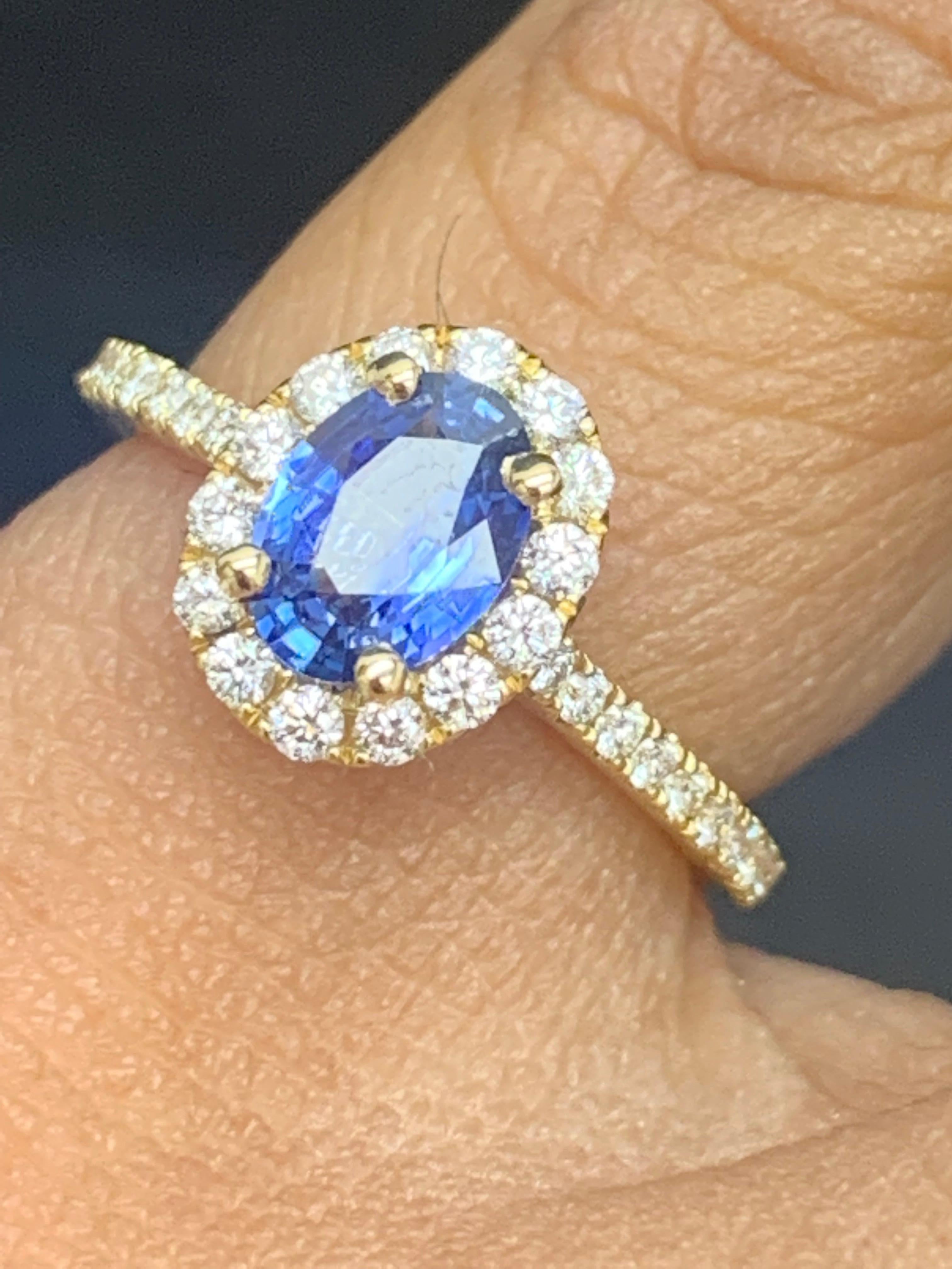 1.24 Carat Oval Sapphire and Diamond Halo Engagement Ring in 18K Yellow Gold For Sale 3