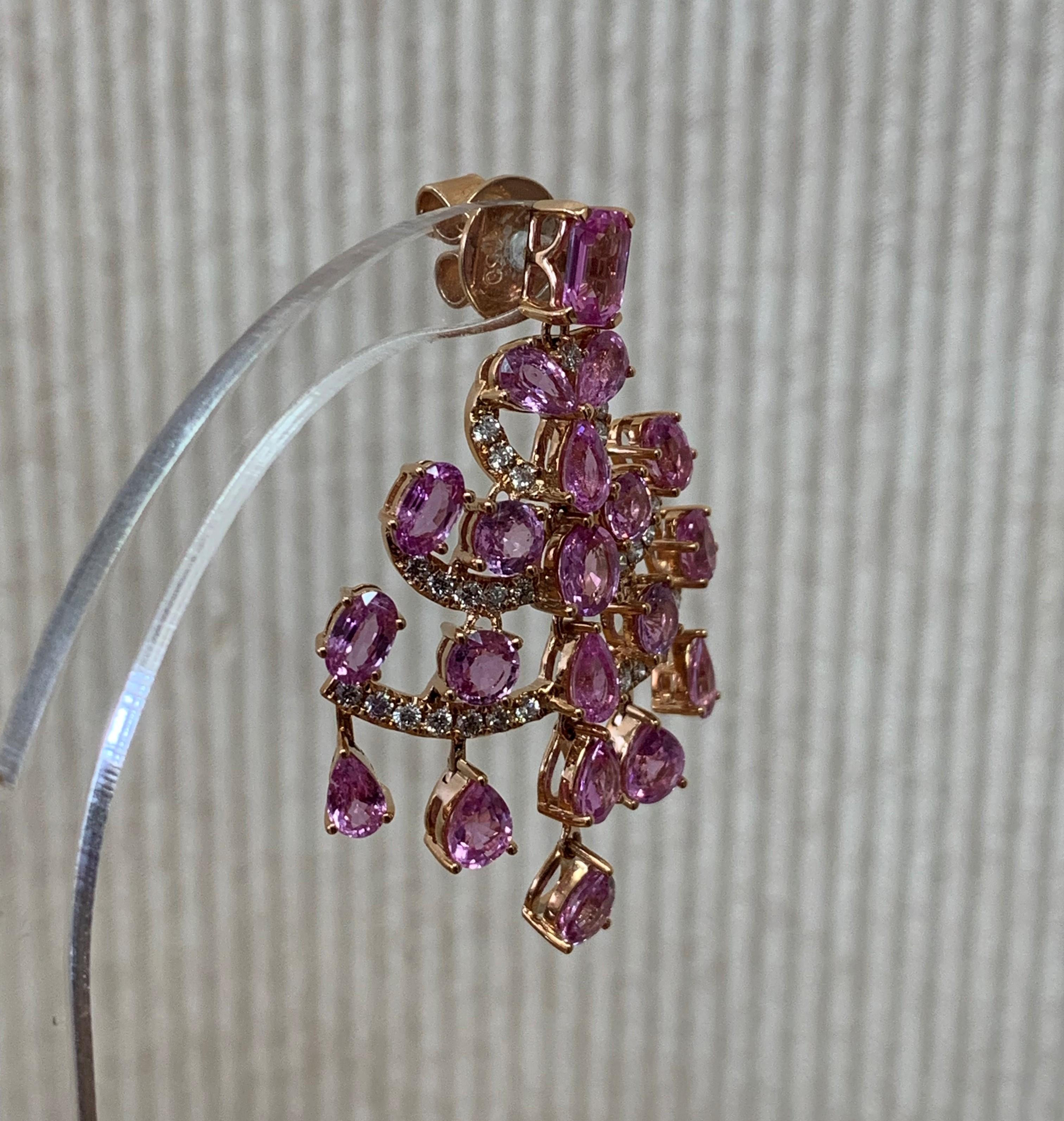 Contemporain Sunita Nahata saphir rose 12,47 carats. Boucles d'oreilles pendantes en 18KRG avec diamant. en vente
