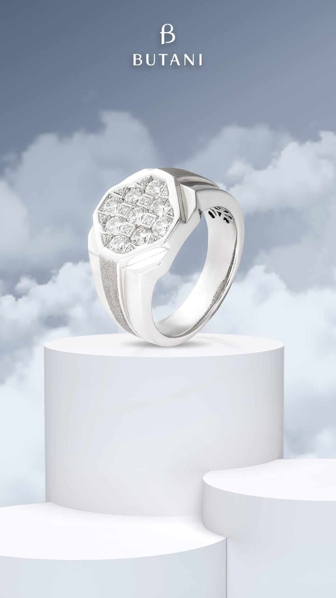 Women's or Men's 1.24 Carat White Diamond 18 Karat White Gold Ring For Sale