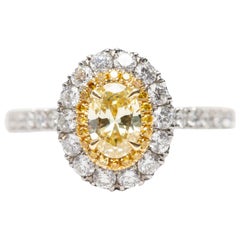 Bague de fiançailles en platine jaune et blanc avec double halo de diamants ovales de 1,24 carat