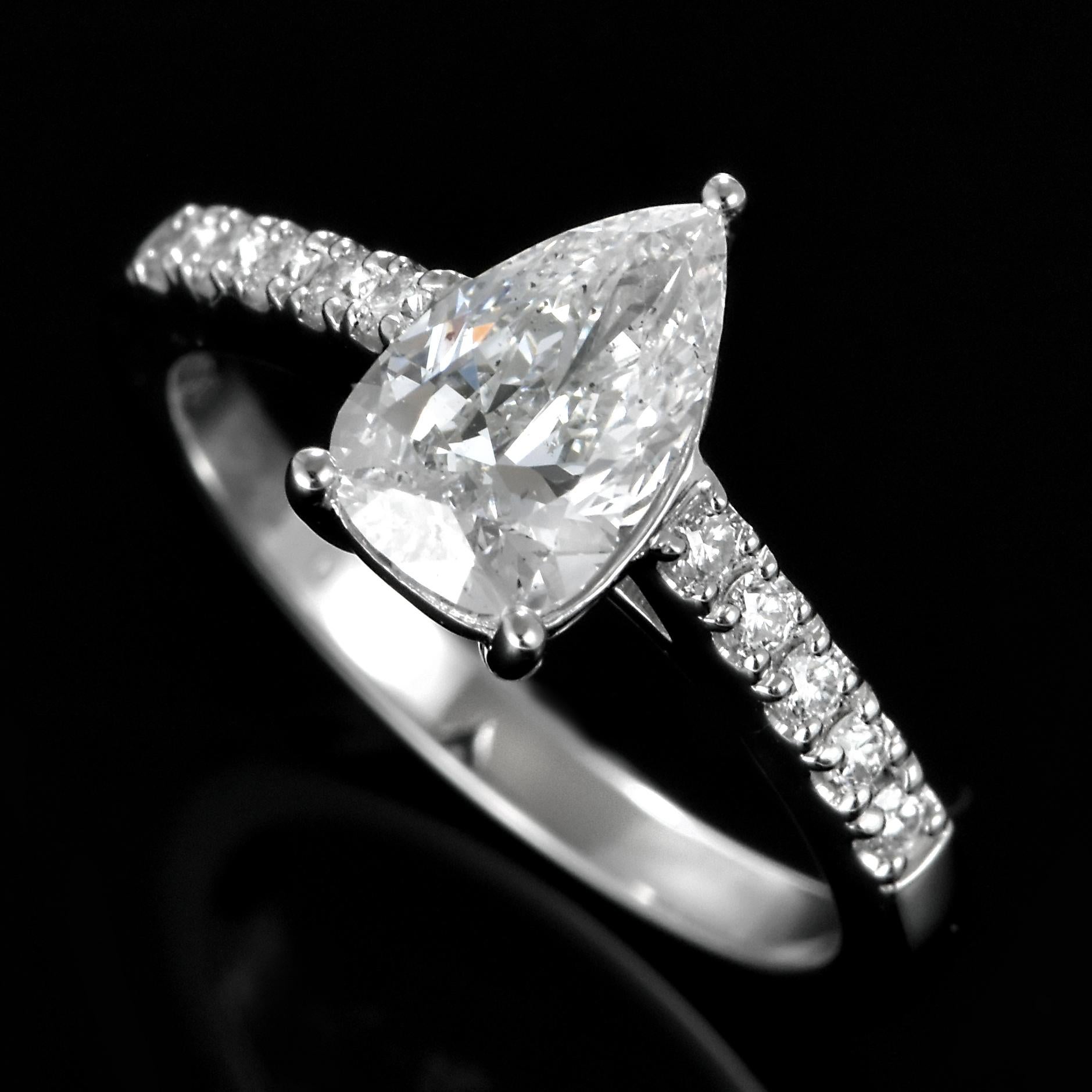 Bague en platine de 1,24 carats de diamant naturel de couleur D, Si-2, en forme de poire en vente 4