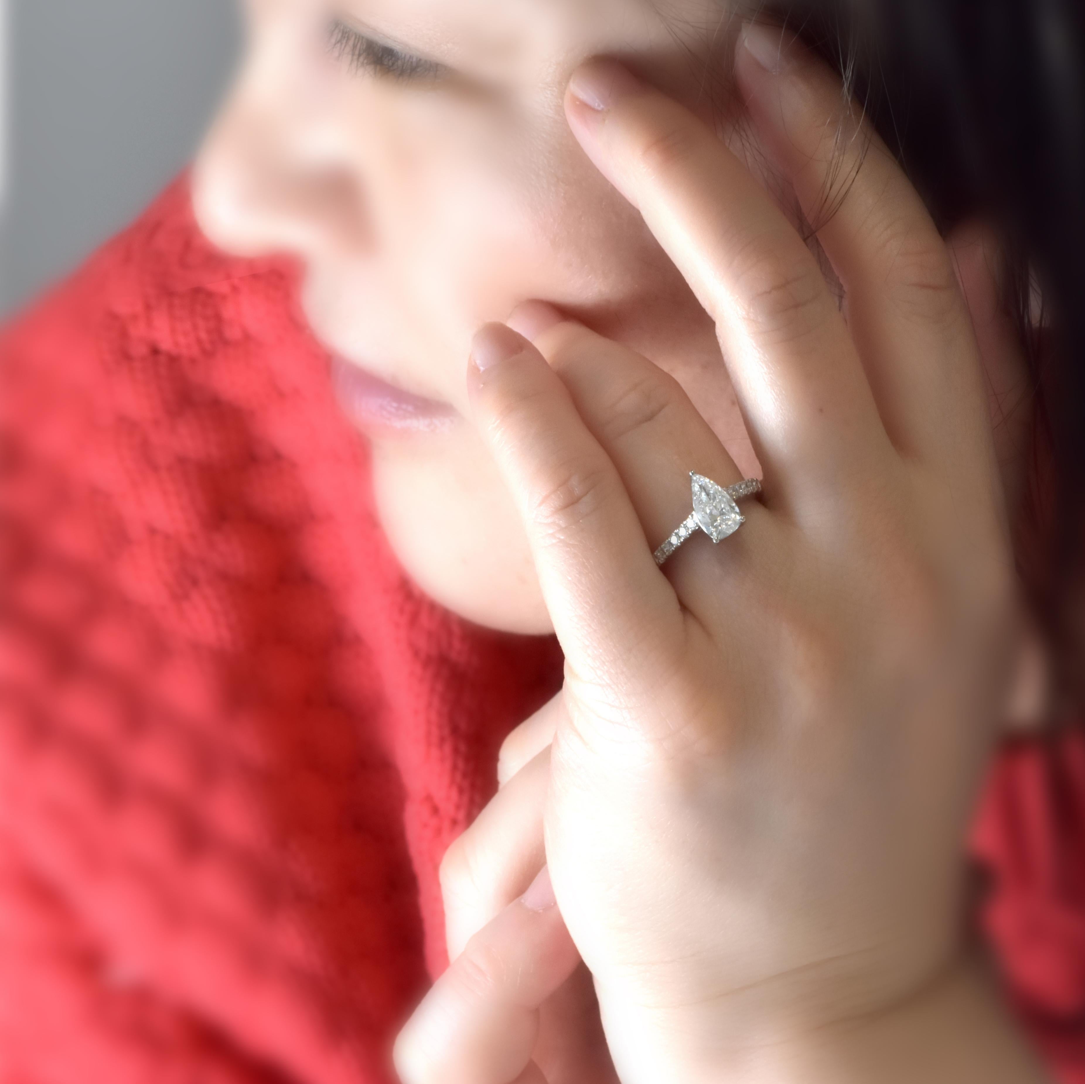 Bague en platine de 1,24 carats de diamant naturel de couleur D, Si-2, en forme de poire en vente 7