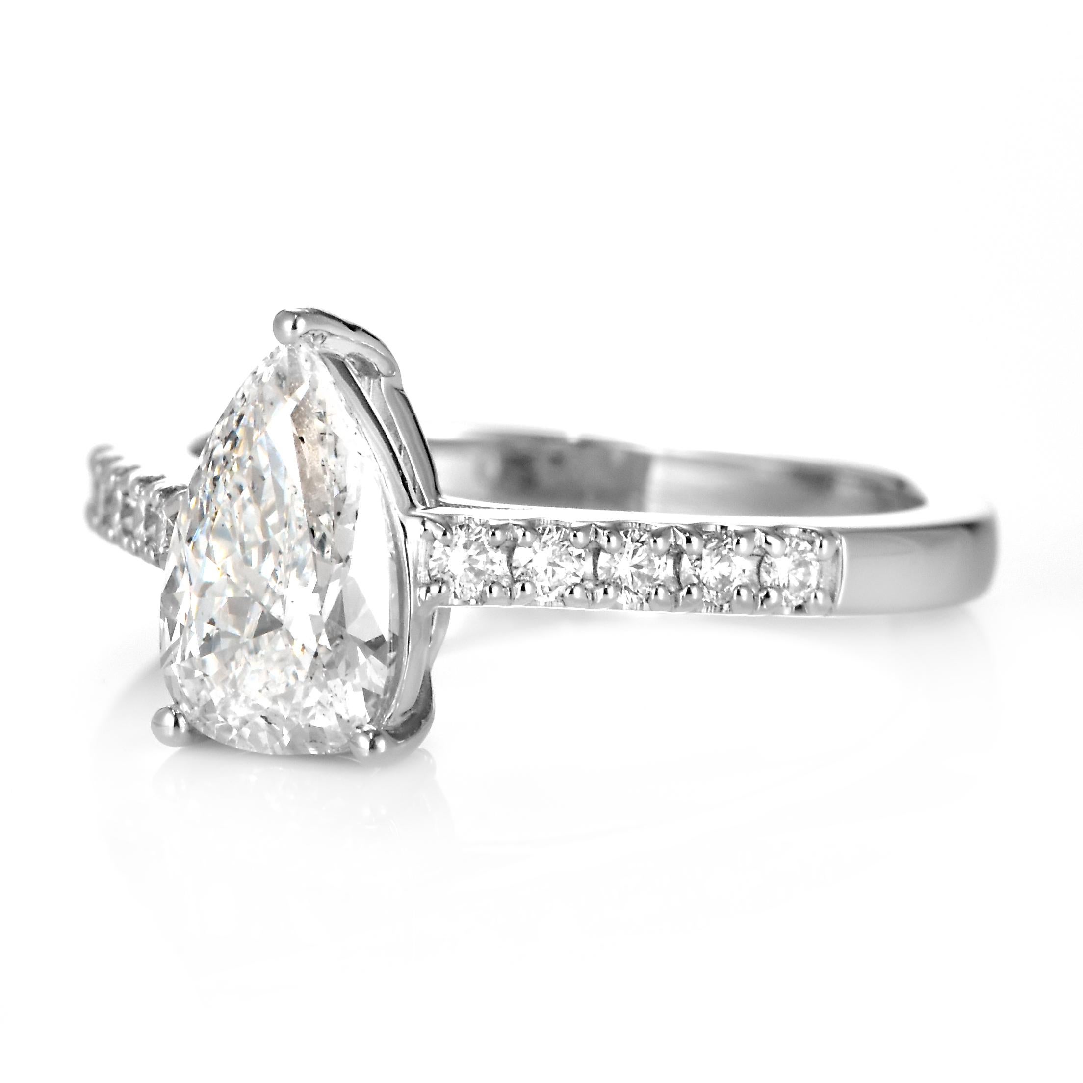 Bague en platine de 1,24 carats de diamant naturel de couleur D, Si-2, en forme de poire Neuf - En vente à Tokyo, JP