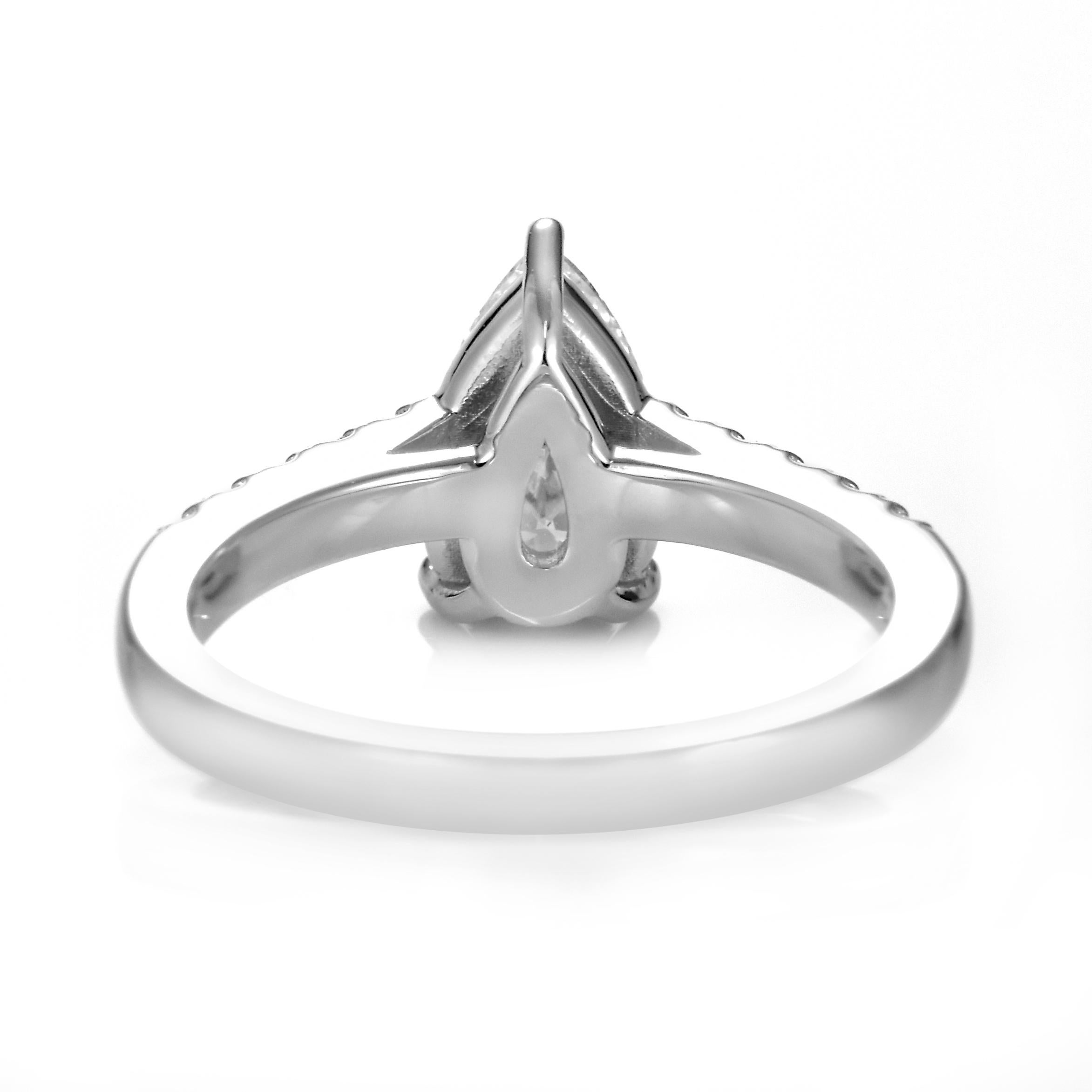 Bague en platine de 1,24 carats de diamant naturel de couleur D, Si-2, en forme de poire en vente 1