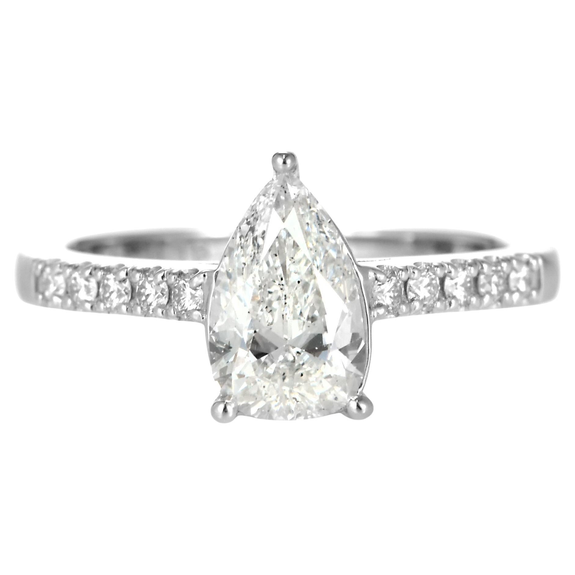 Bague en platine de 1,24 carats de diamant naturel de couleur D, Si-2, en forme de poire en vente